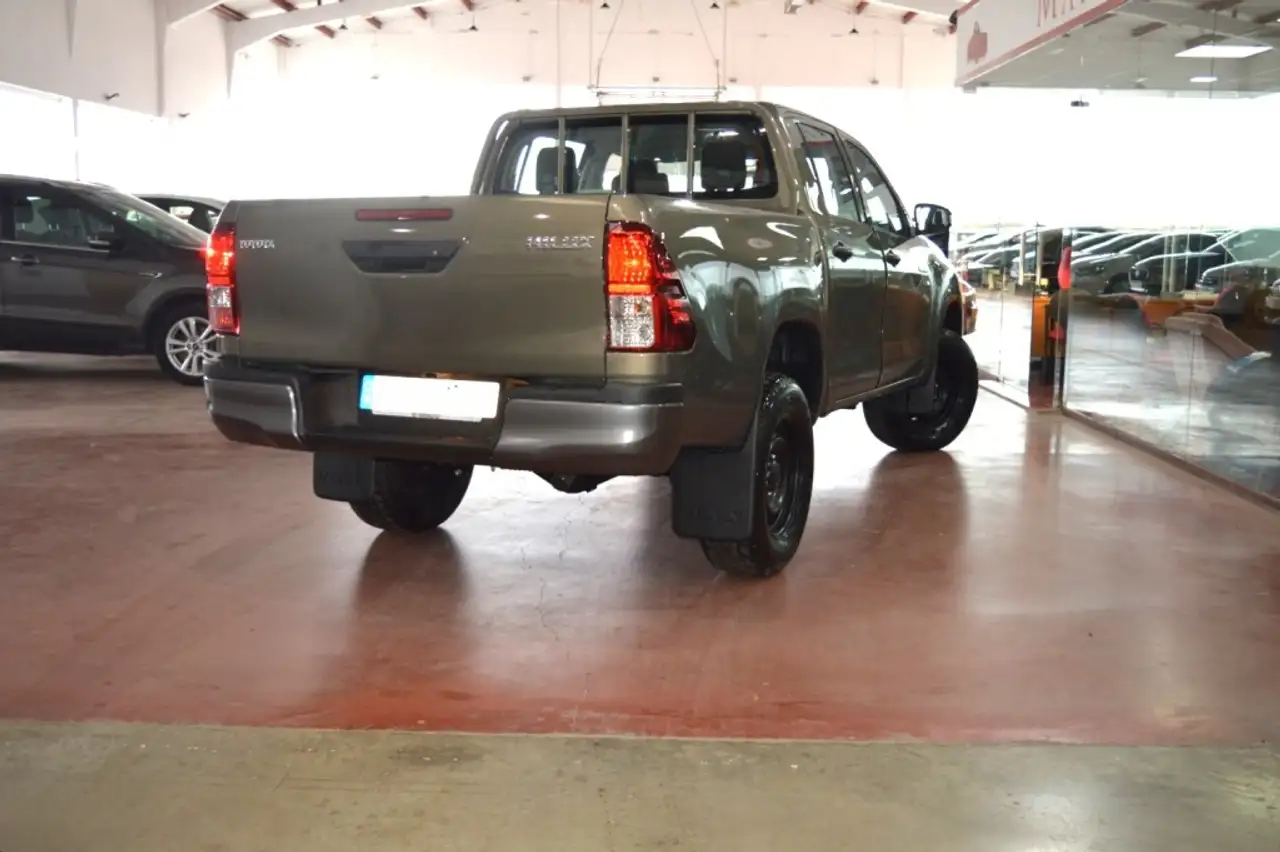  Renting toyota hilux cabina doble gx verde