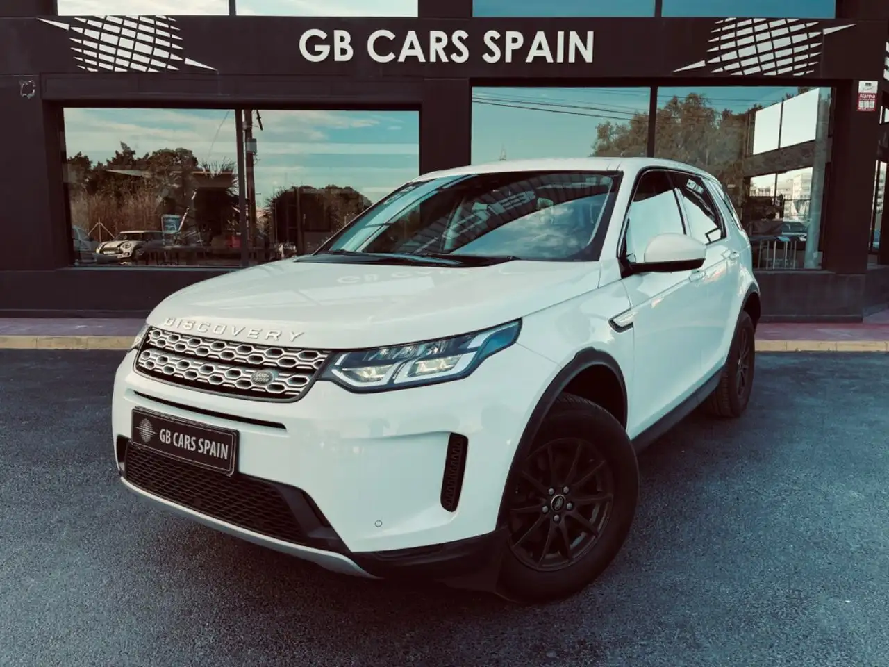 Renting land rover discovery sport 2 0td4 pure 4×4 150 blanco