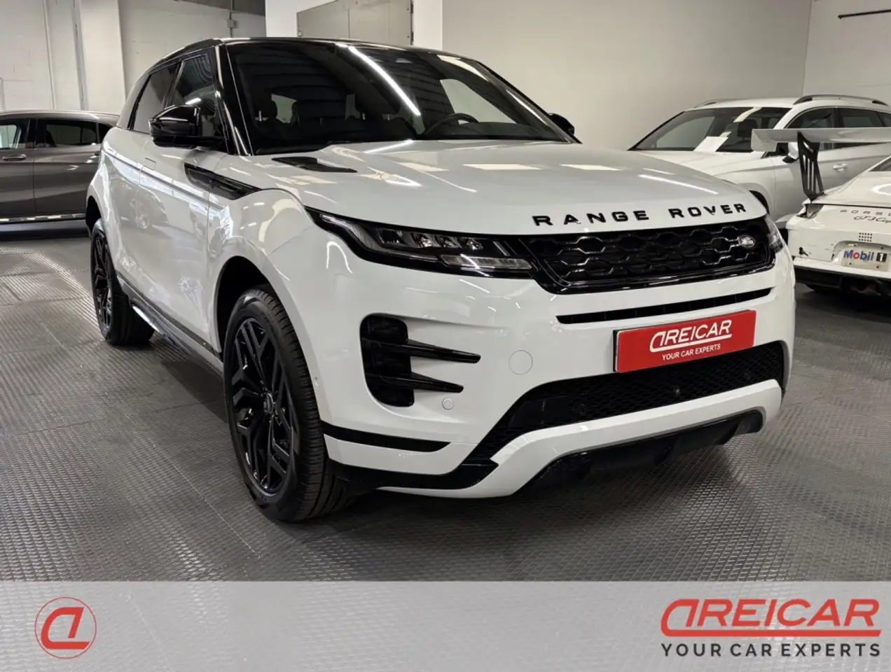 Renting Land Rover Range Rover Evoque 2.0 I4 MHEV R-Dynamic S AWD Aut. 200 Blanco