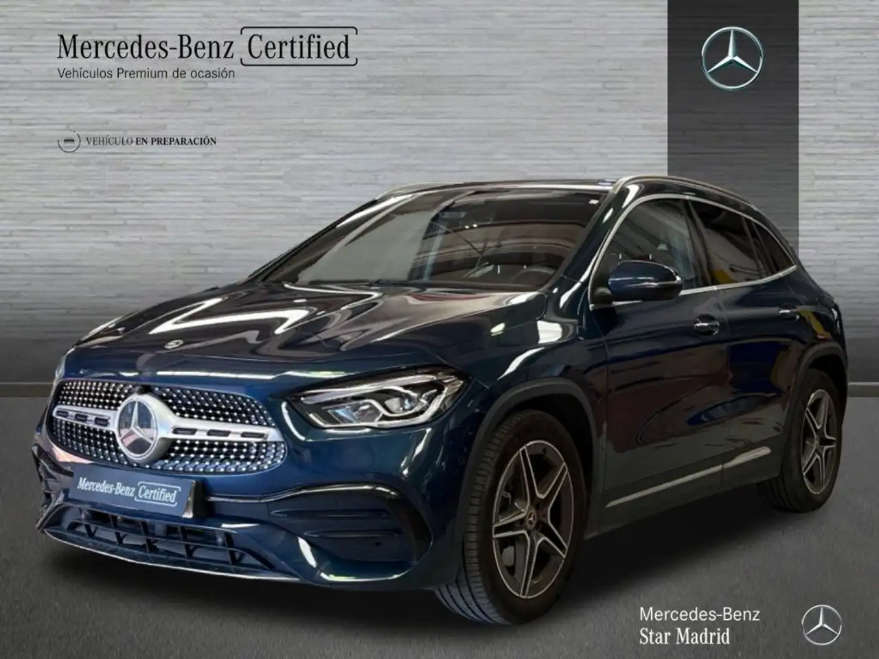  Renting Mercedes-Benz GLA 200 D Azul