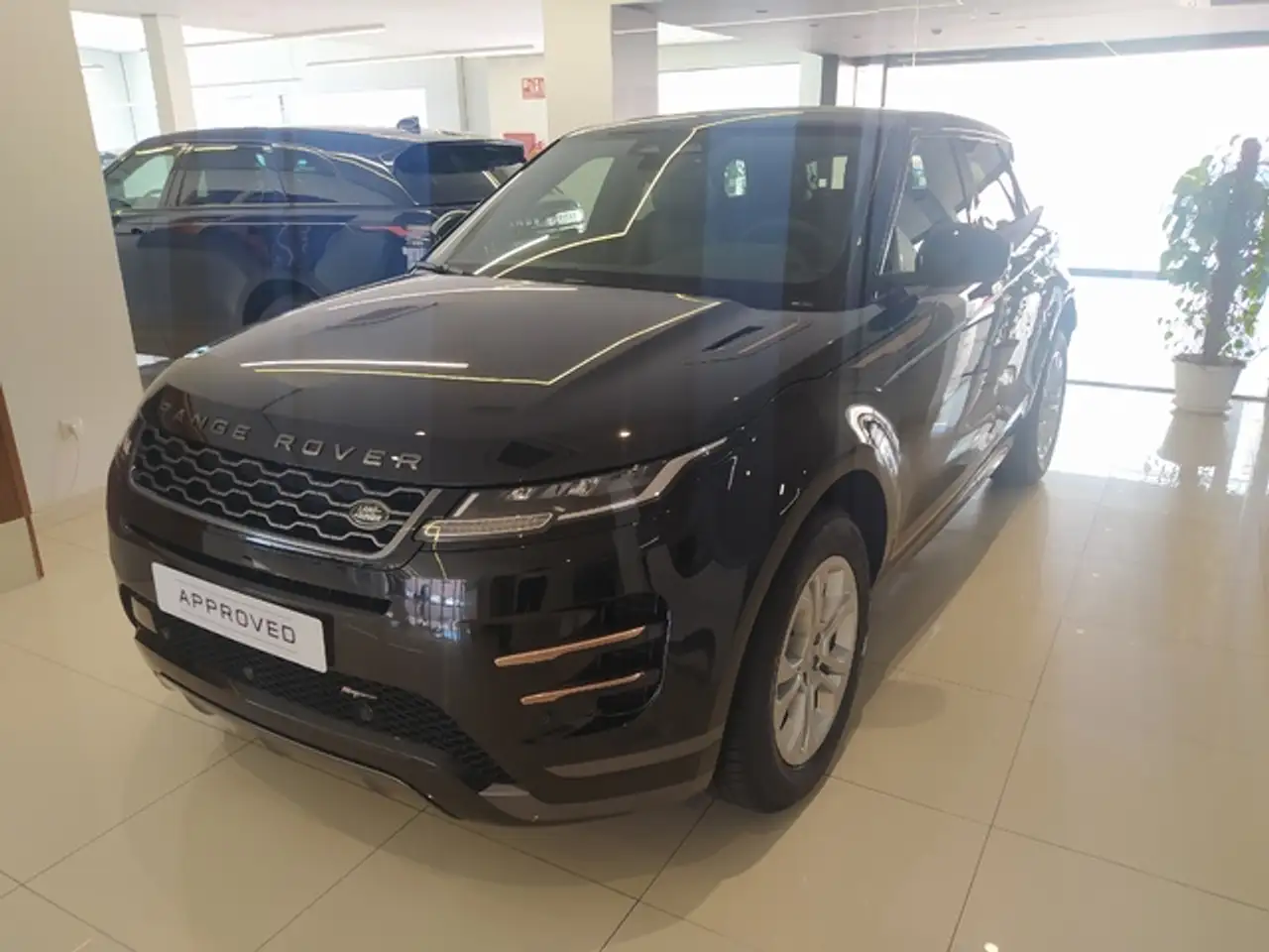  Renting Land Rover Range Rover Evoque 2.0D I4 MHEV R-Dynamic S AWD Aut. 163 Negro
