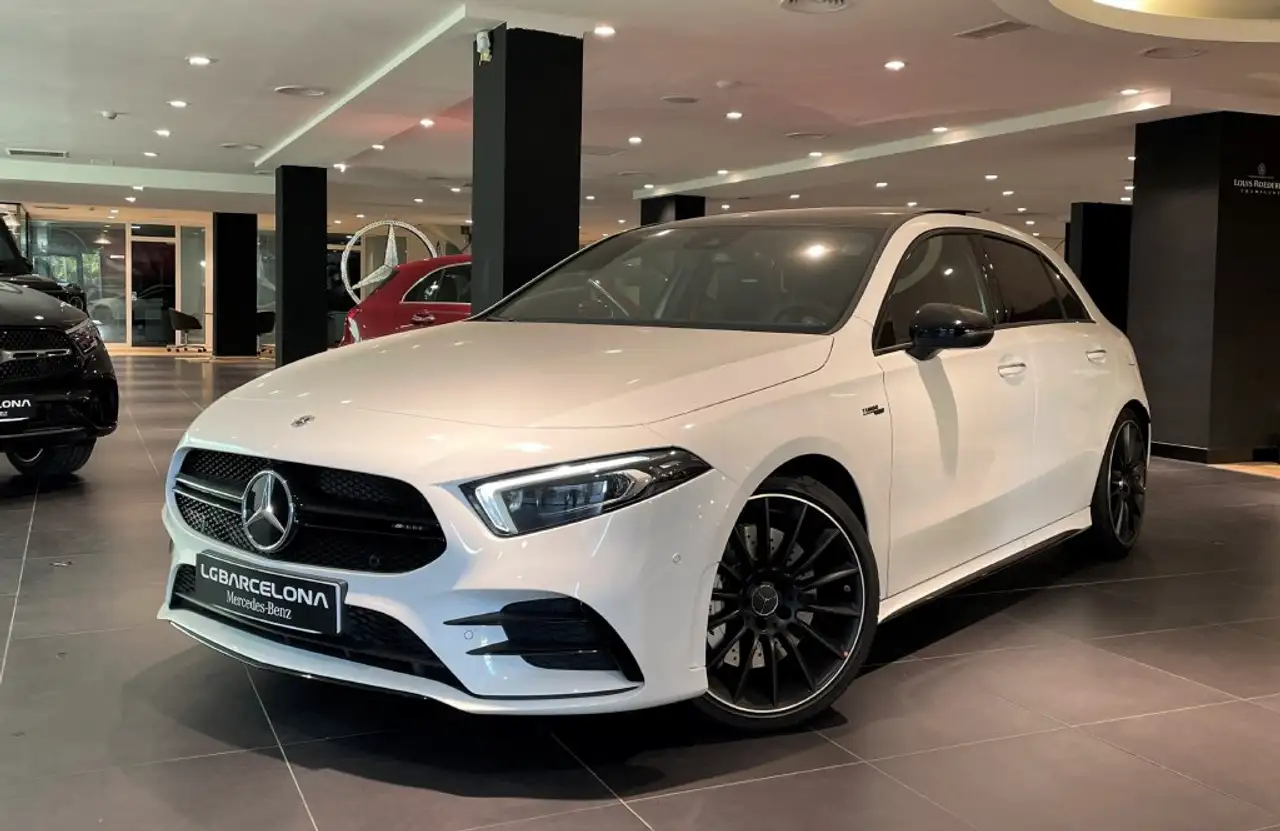 Renting Mercedes-Benz A 35 AMG 4Matic+ 7G-DCT Blanco