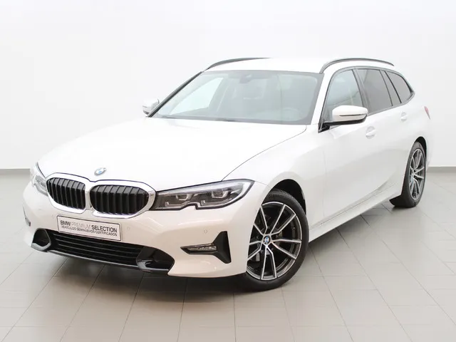 Renting BMW Serie 3 320d Touring