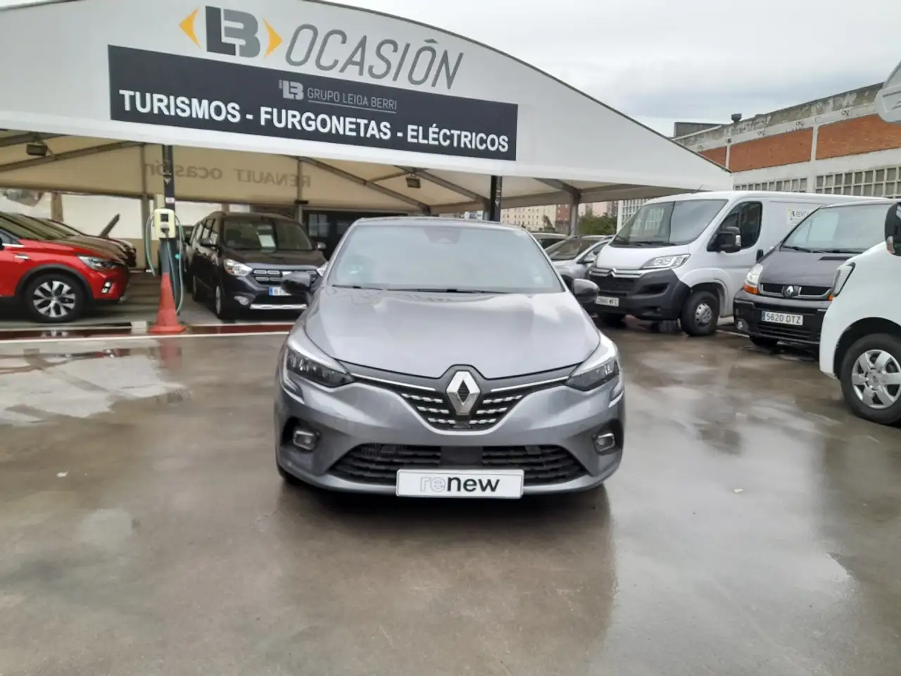 Renting Renault Clio TCe Techno 67kW Gris 2 1