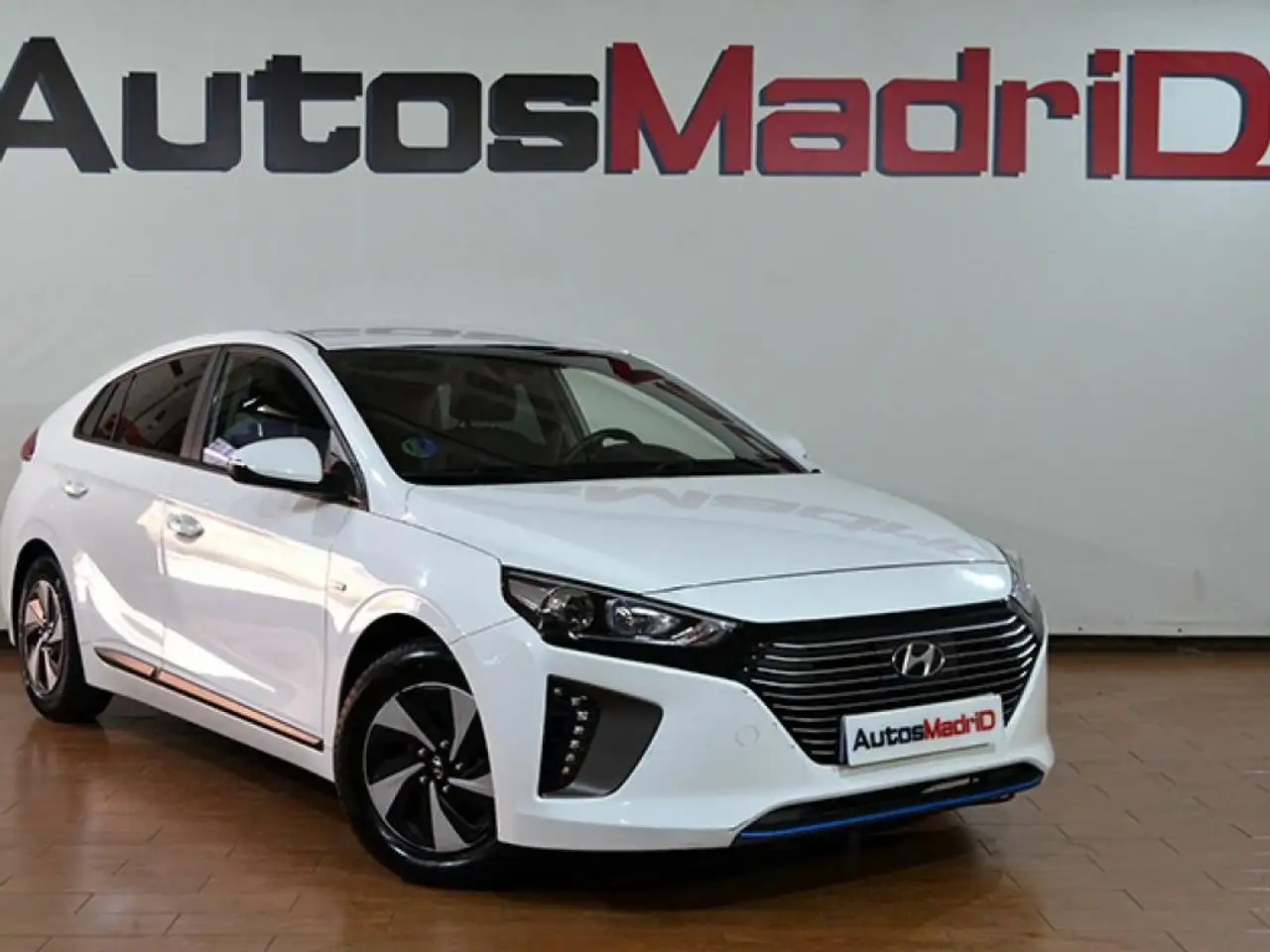  Renting Hyundai IONIQ 1.6 GDI HEV Tecno DCT Blanco