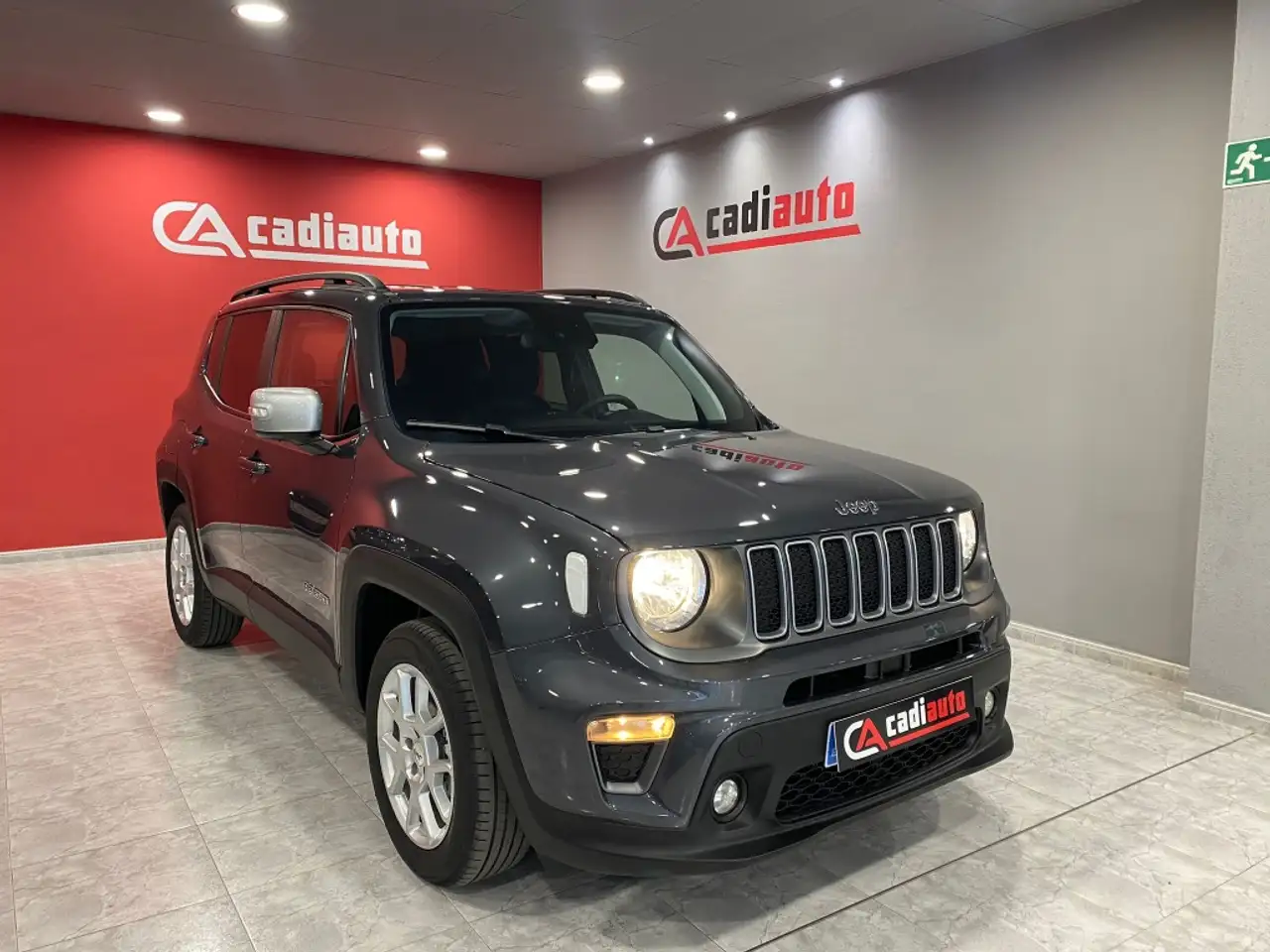 Renting Jeep Renegade 1.0 Limited 4×2 Gris 4