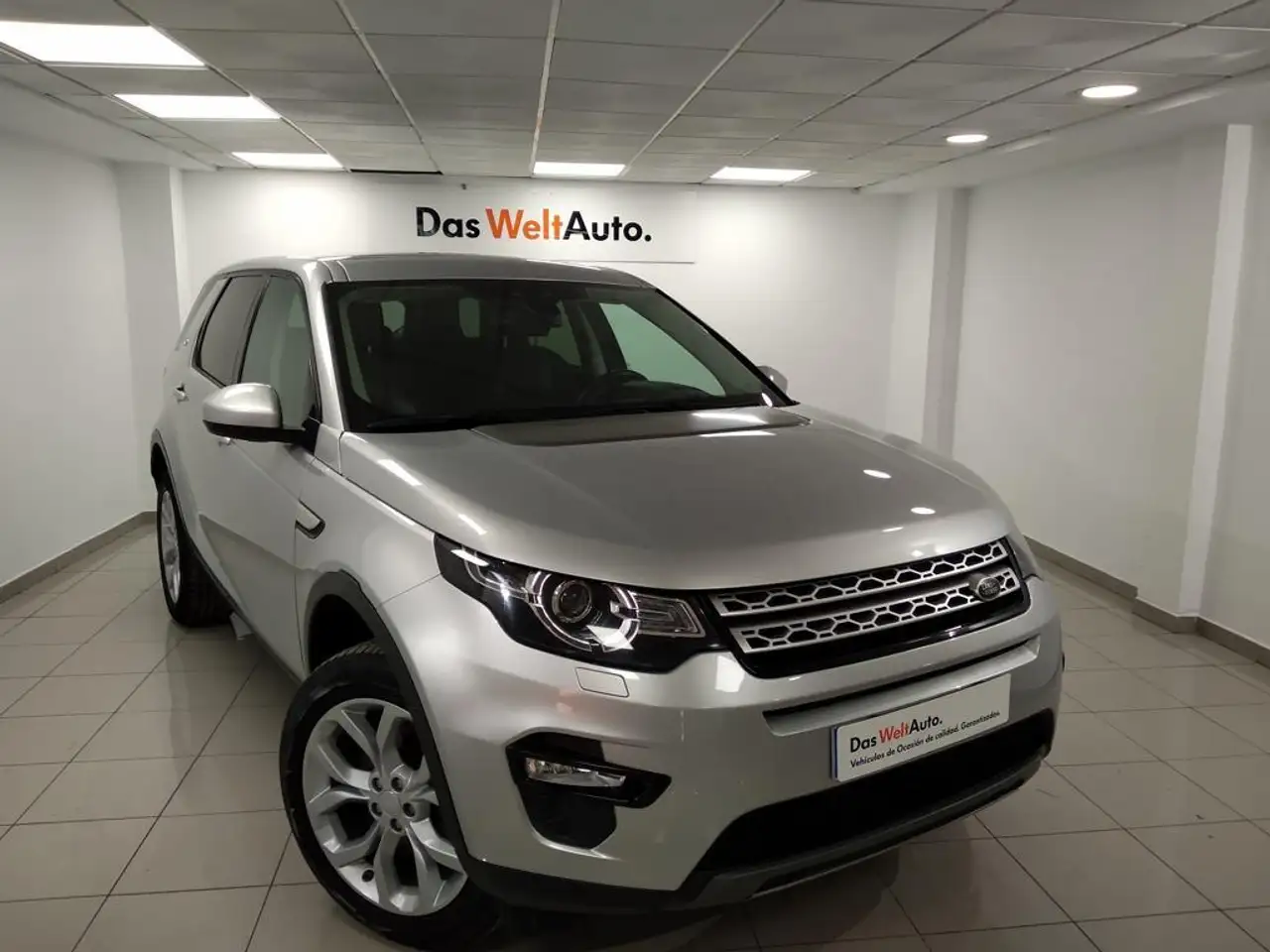 Renting Land Rover Discovery Sport 2.0TD4 HSE Luxury 4×4 Aut. 150 Plateado