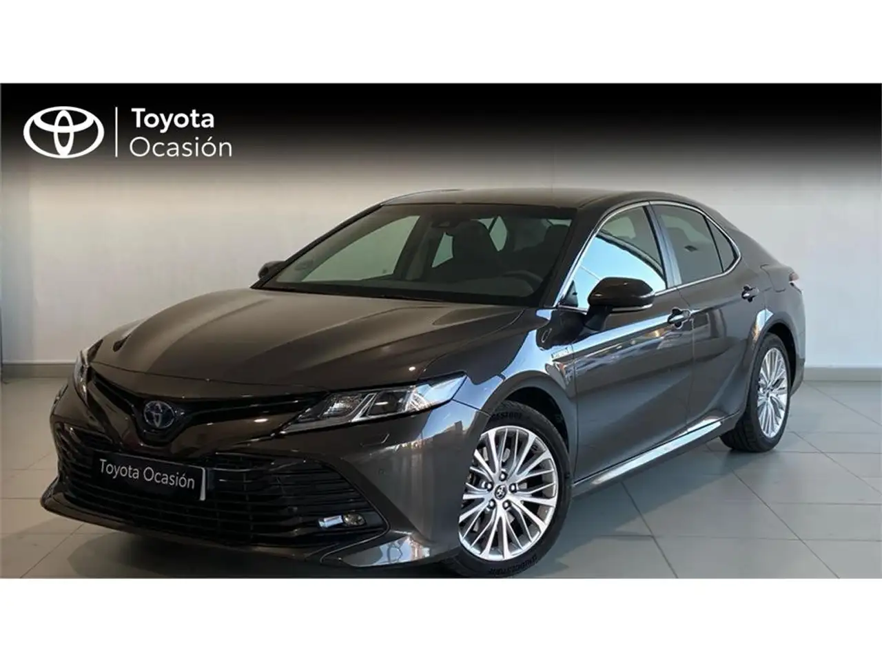  Renting Toyota Camry 2.5 220H Advance