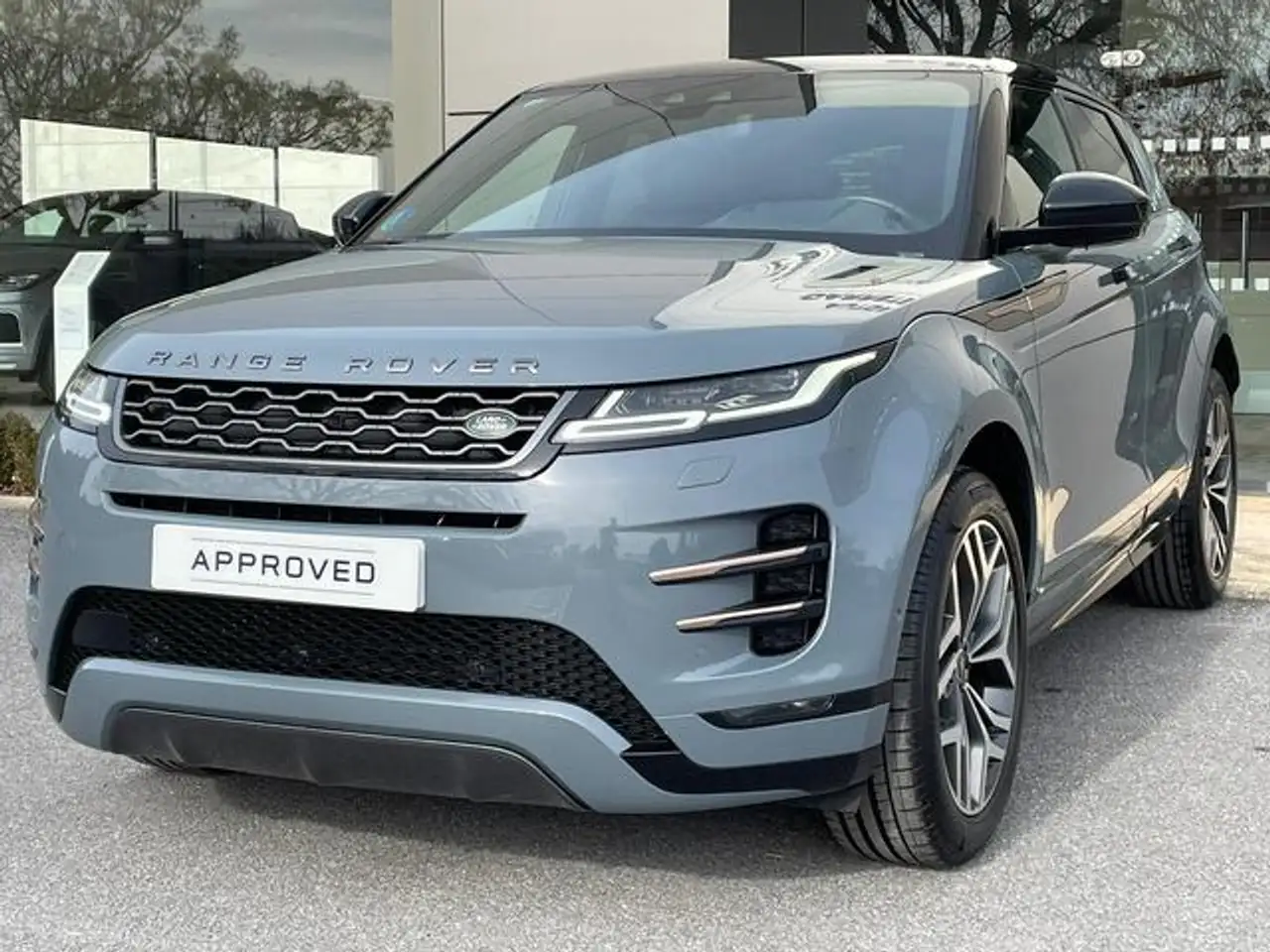  Renting Land Rover Range Rover Evoque 2.0D MHEV First Edition AWD Aut. 180 Gris