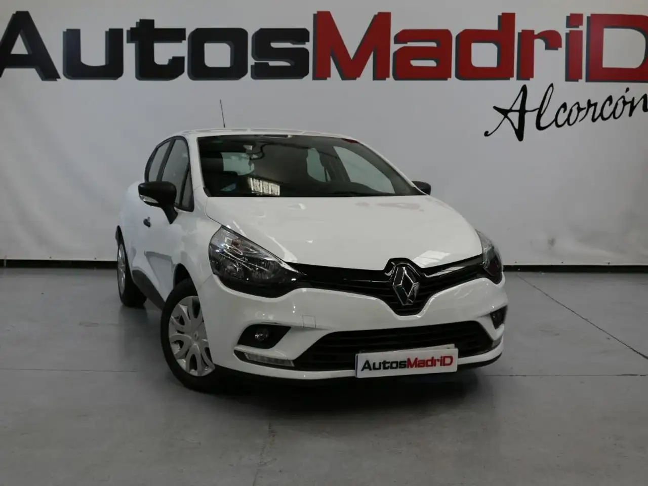 Renting Renault Clio TCe Business 67kW Blanco 1