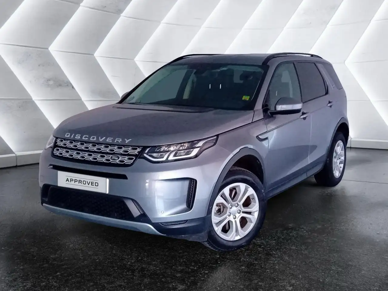 Renting Land Rover Discovery Sport 2.0D I4-L.Flw 150 PS AWD MHEV Auto S Gris