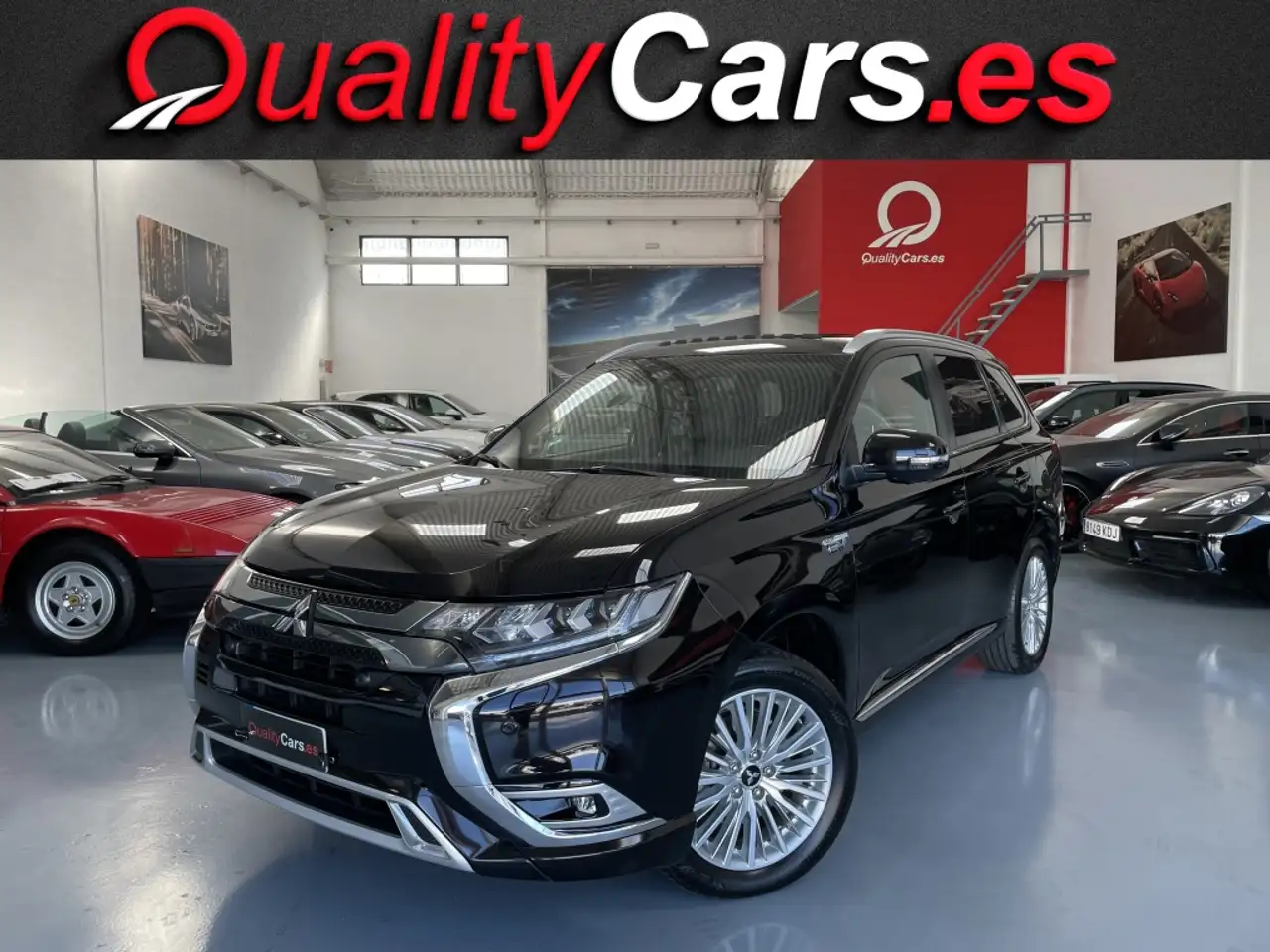 Renting Mitsubishi Outlander PHEV Kaiteki+ 4WD Negro