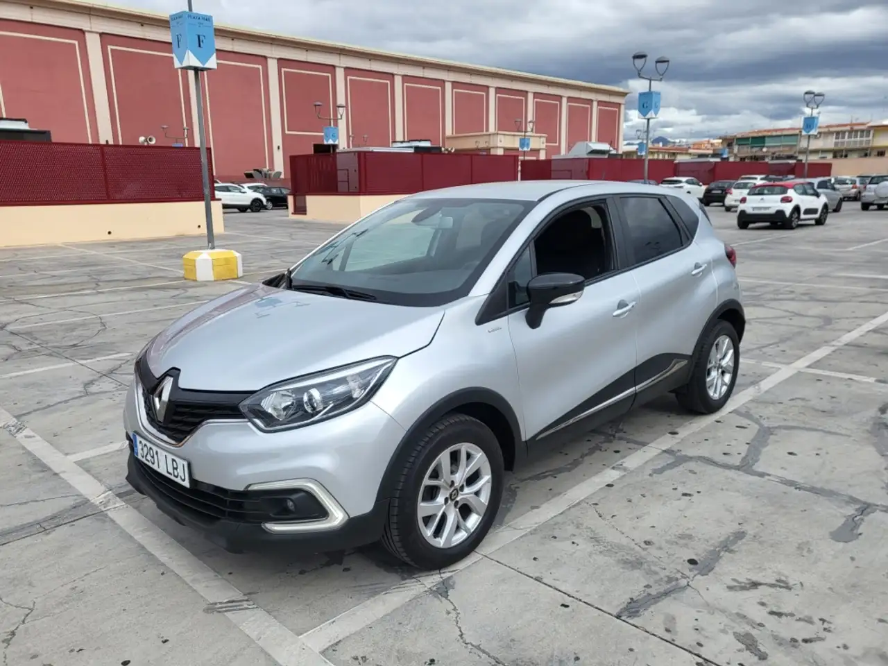  Renting Renault Captur TCe GPF Limited 66kW Plateado