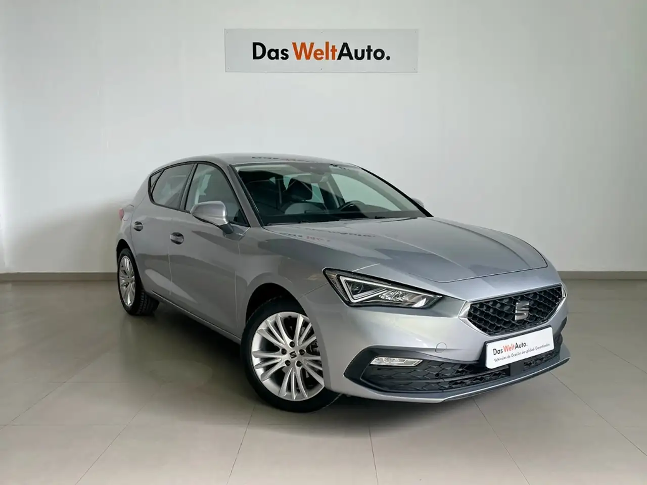  Renting SEAT Leon 1.0 TSI S&S Style 110 Gris 1