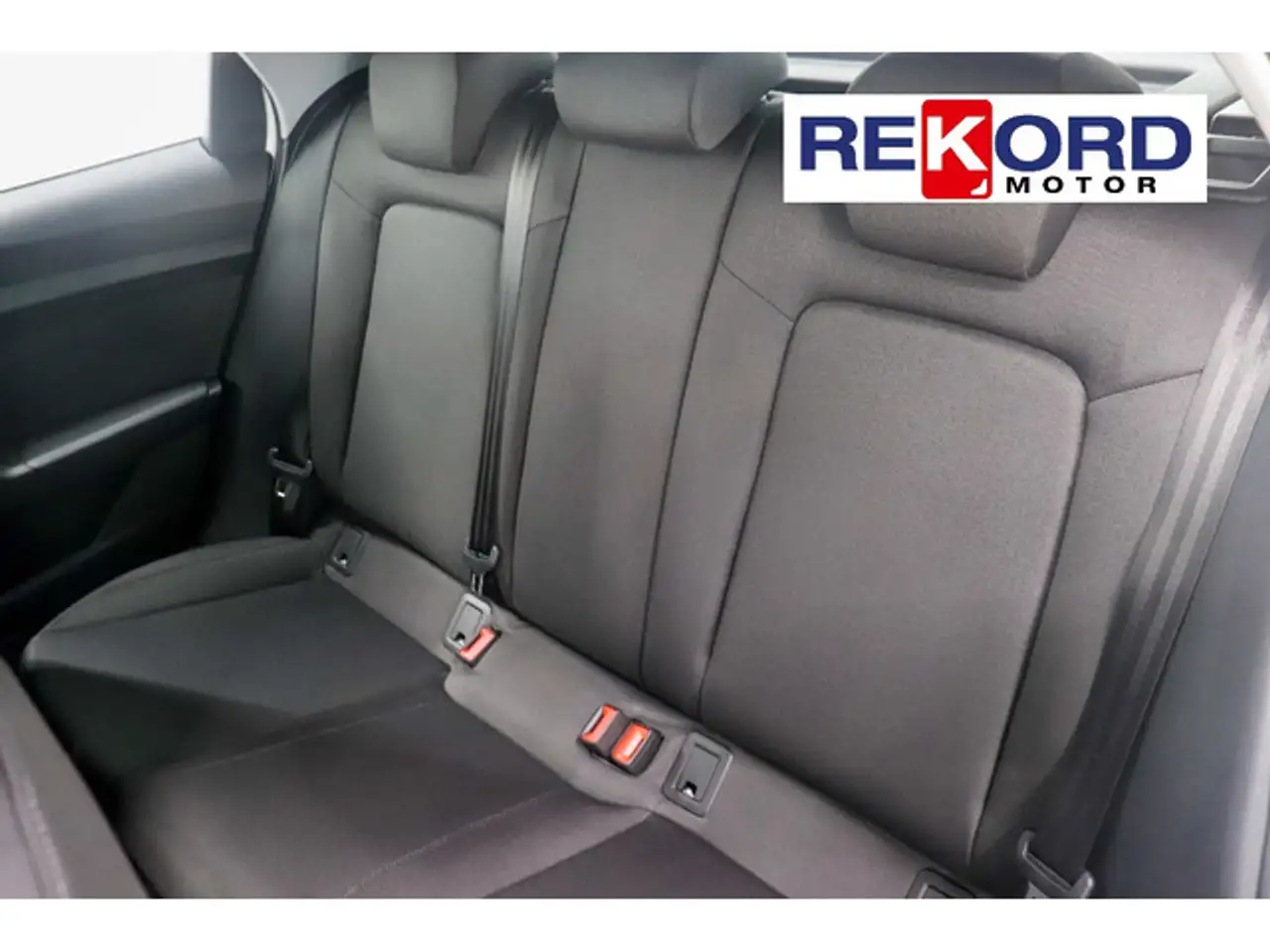  Renting SEAT Leon 1.0 EcoTSI S&S Reference 110 Blanco