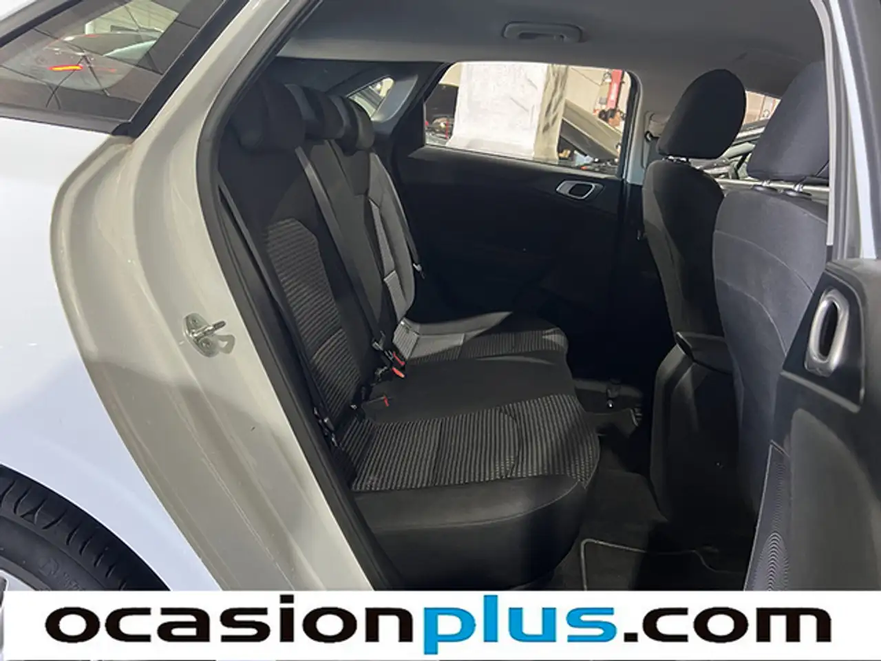  Renting Hyundai TUCSON Klass 2WD Blanco 1