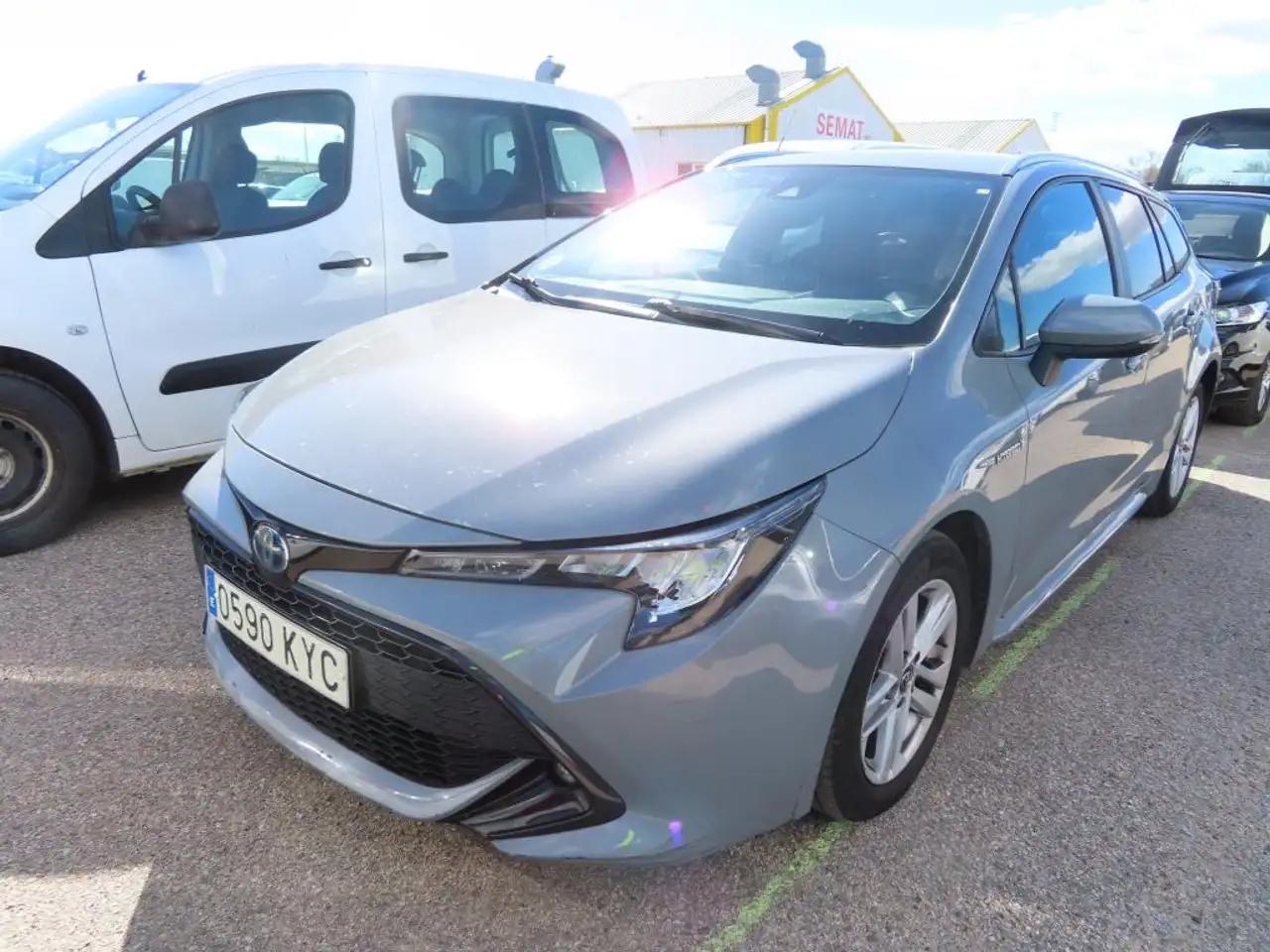  Renting Toyota Corolla Touring Sports 125H Active Tech Gris 1