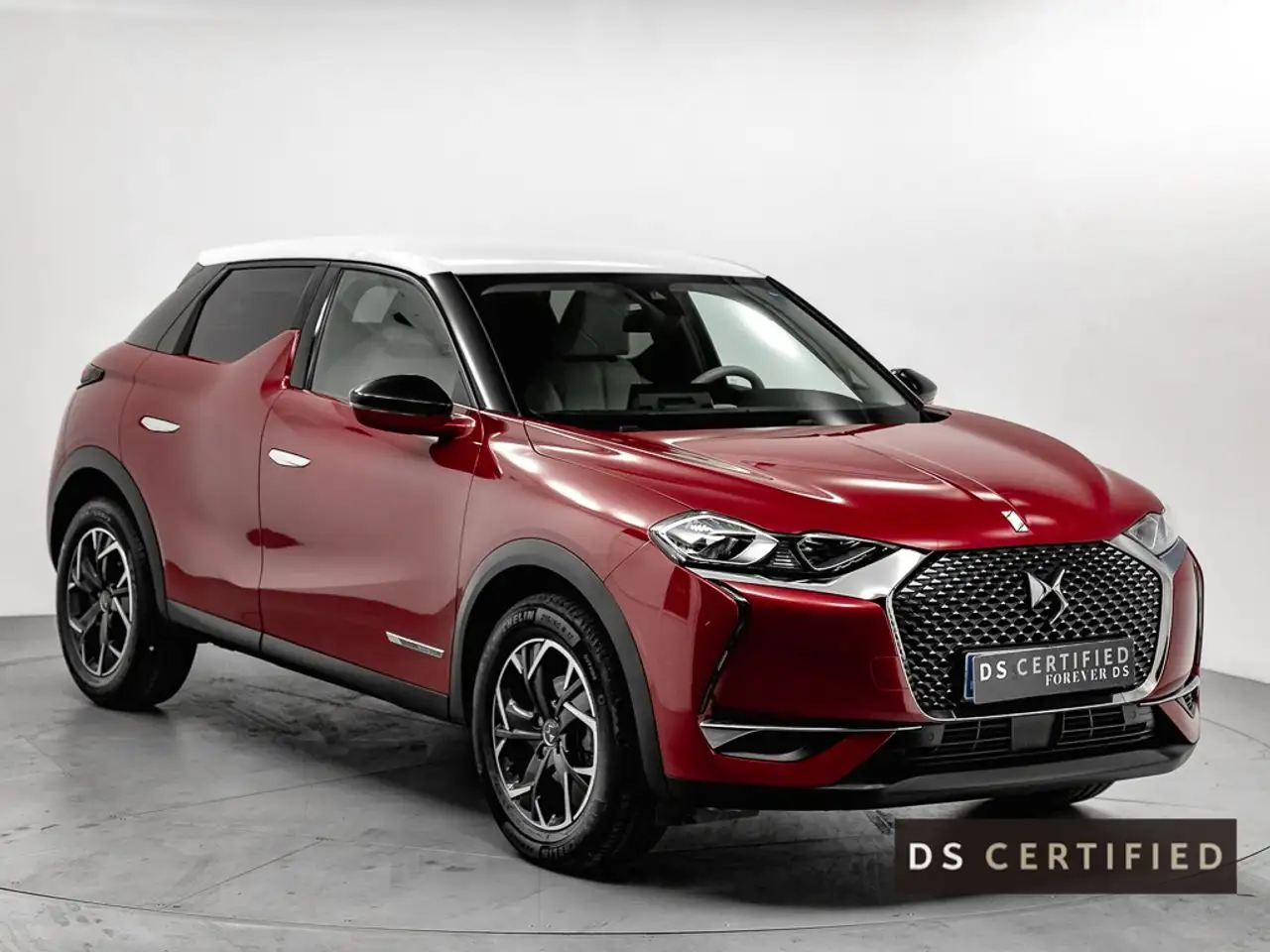  Renting DS Automobiles DS 3 Crossback PureTech 73 kW Manual CONNECTED CHIC Rojo