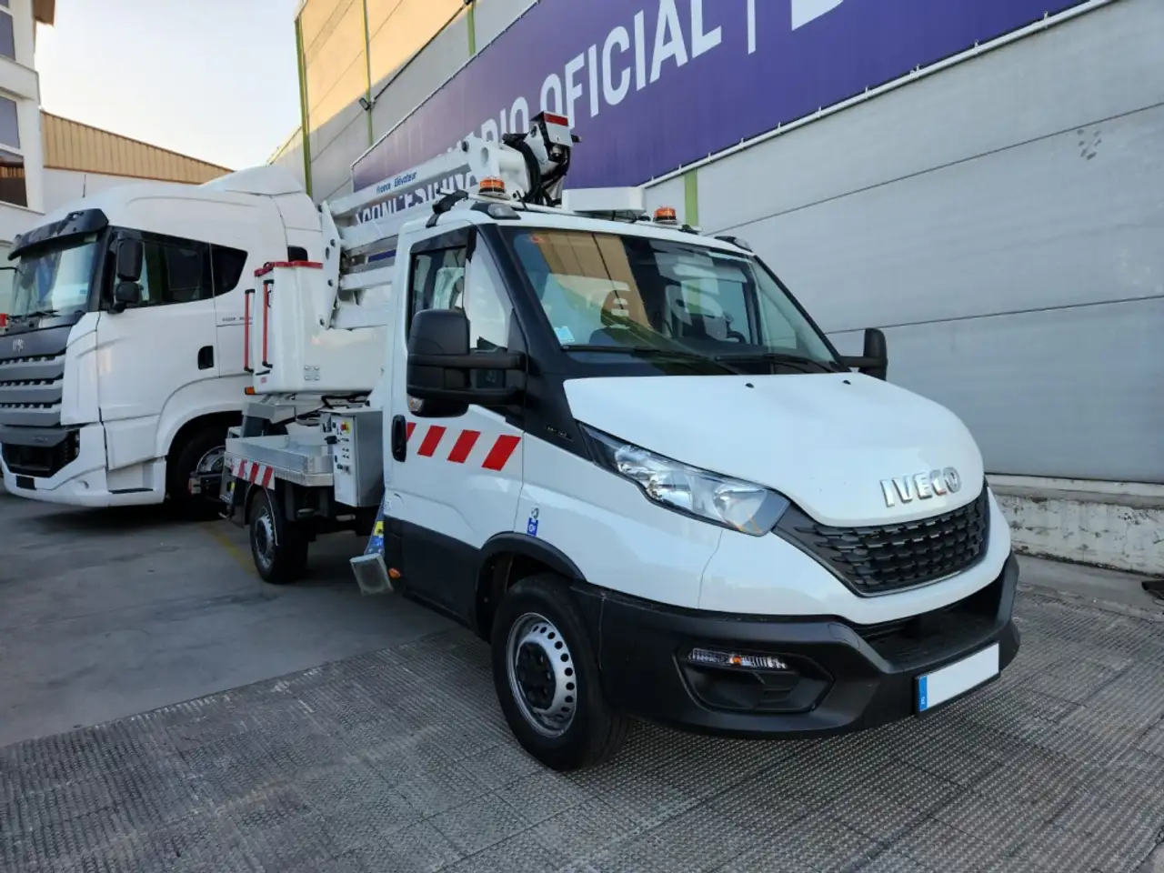  Renting Iveco Daily Chasis Cabina 35S14 3450 136 Blanco