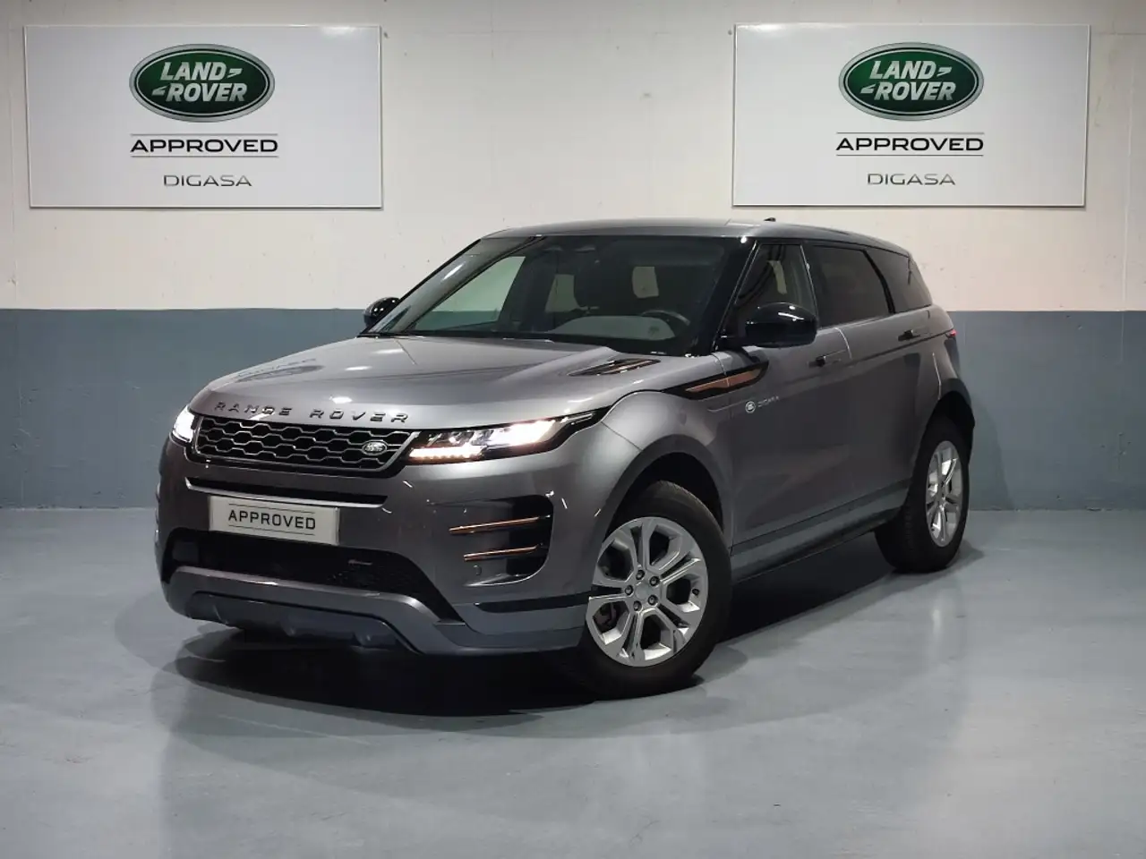  Renting Land Rover Range Rover Evoque 2.0D I4 MHEV R-Dynamic S AWD Aut. 163 Gris 1