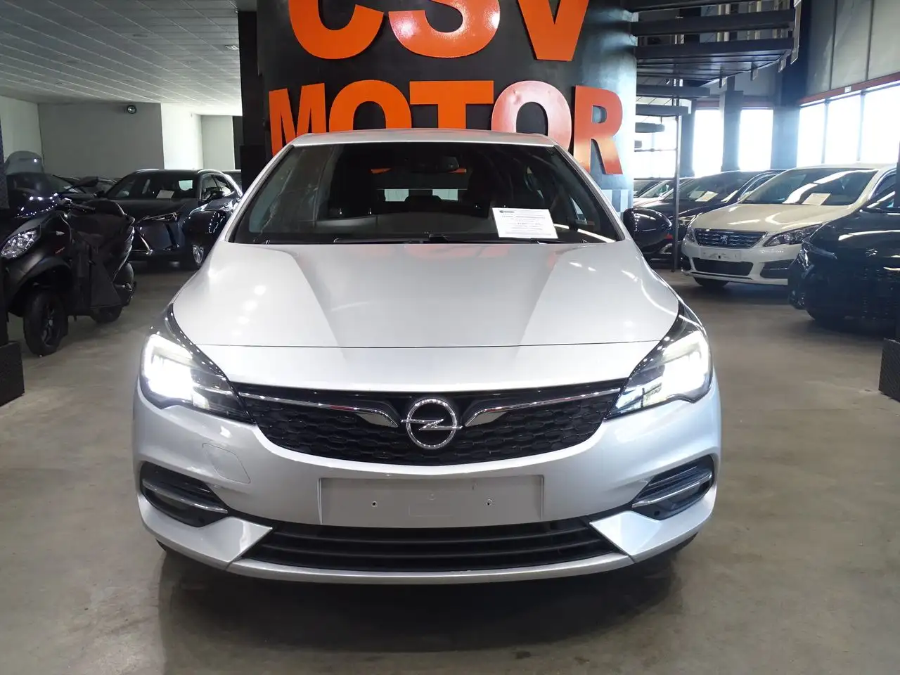  Renting Opel Astra 1.2T XHT S/S GS-Line 130 Plateado