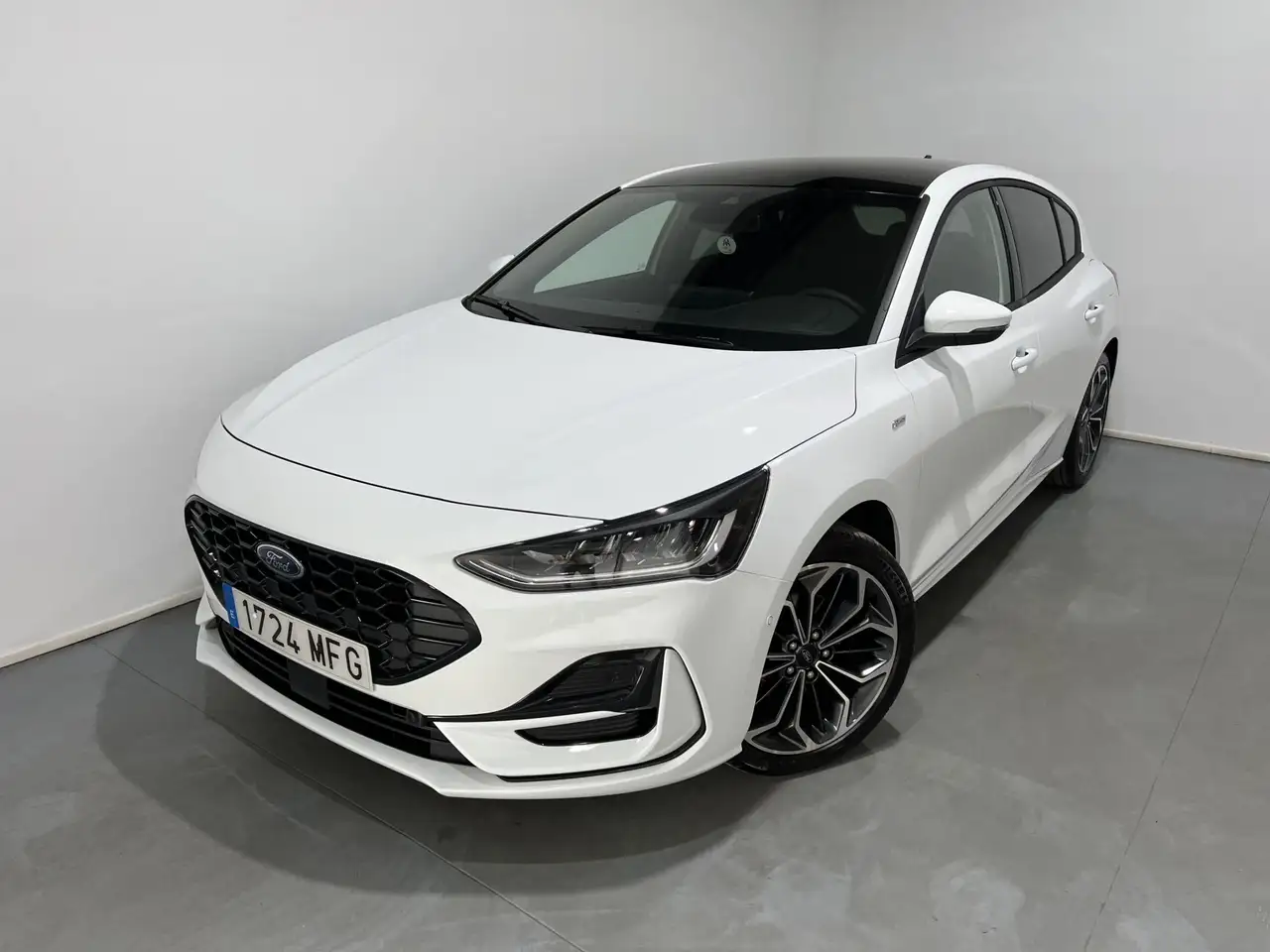  Renting Ford Focus 1.0 Ecoboost ST-Line X 125 Blanco 1