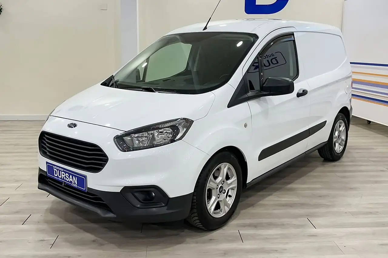 Renting Ford Transit Courier Van 1.5 TDCi 74kW Limited Blanco
