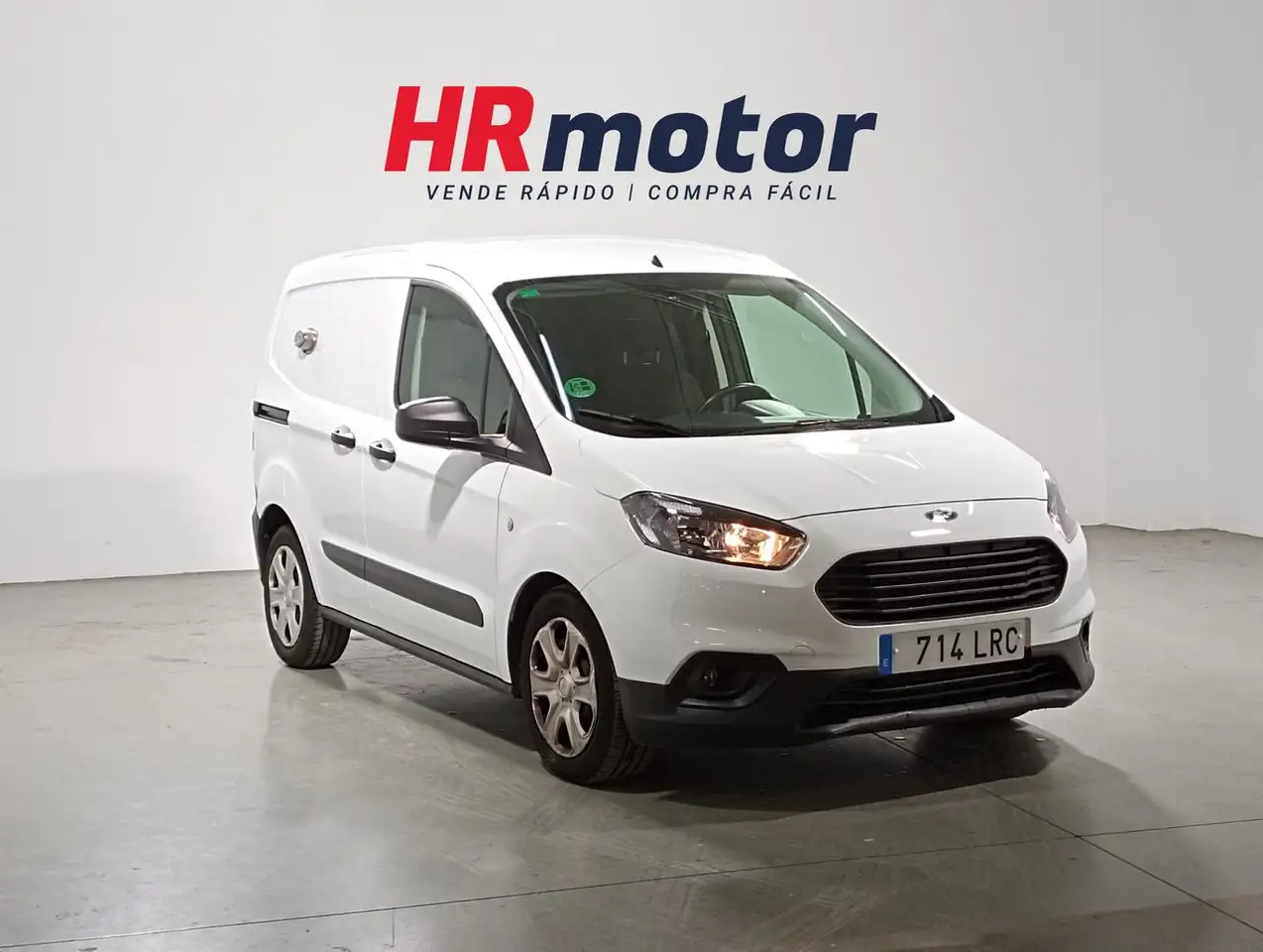 Renting Ford Transit Courier Trend Blanco