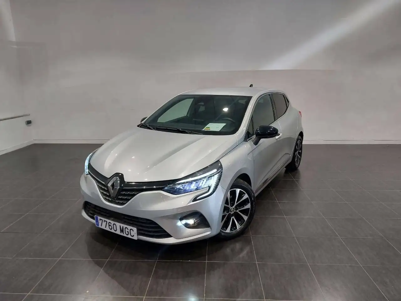  Renting Renault Clio TCe Techno 67kW Techno Gris 1