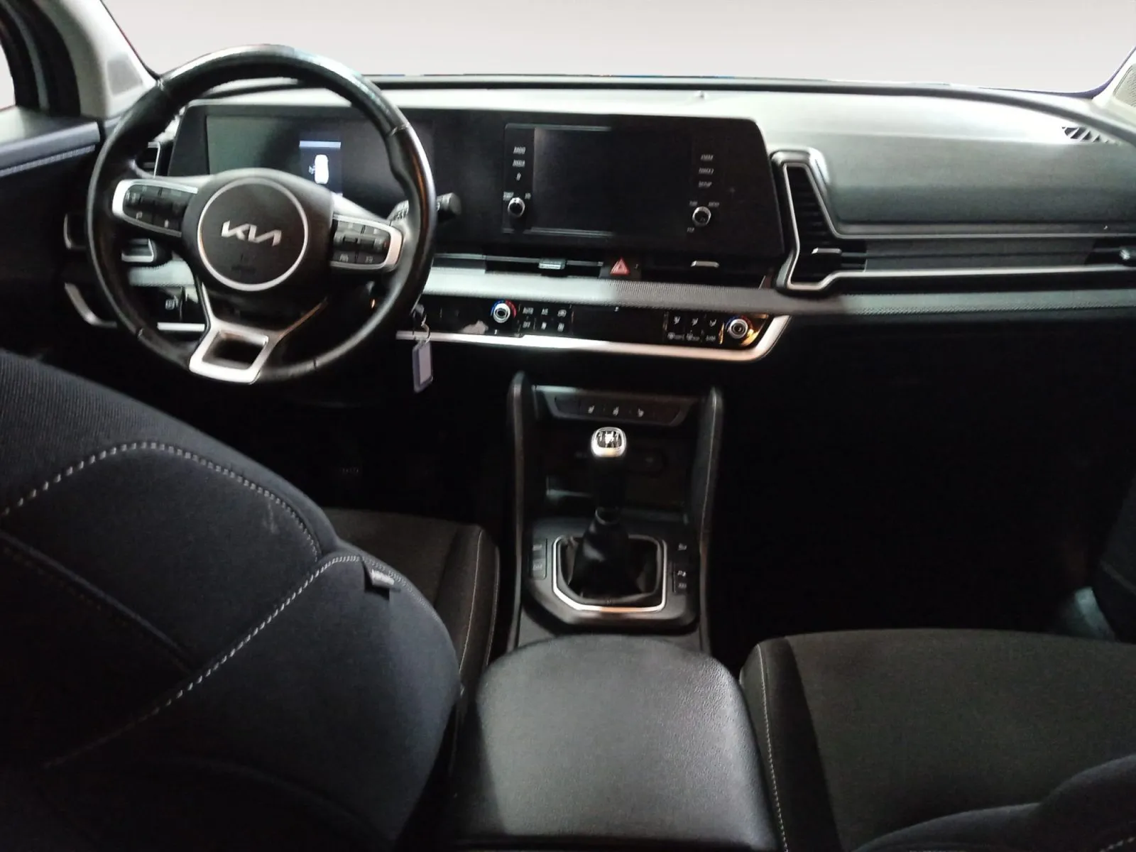 Renting Kia Sportage 1.6 T-GDI Concept 10