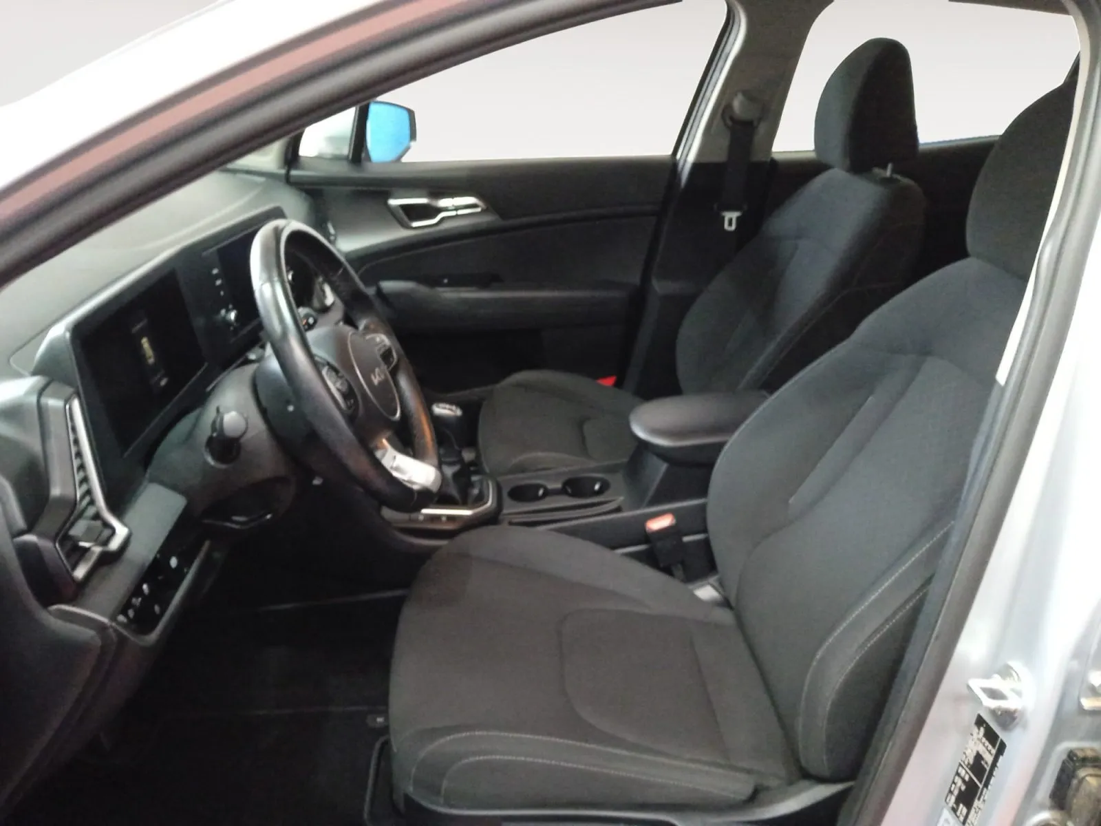 Renting Kia Sportage 1.6 T-GDI Concept 10