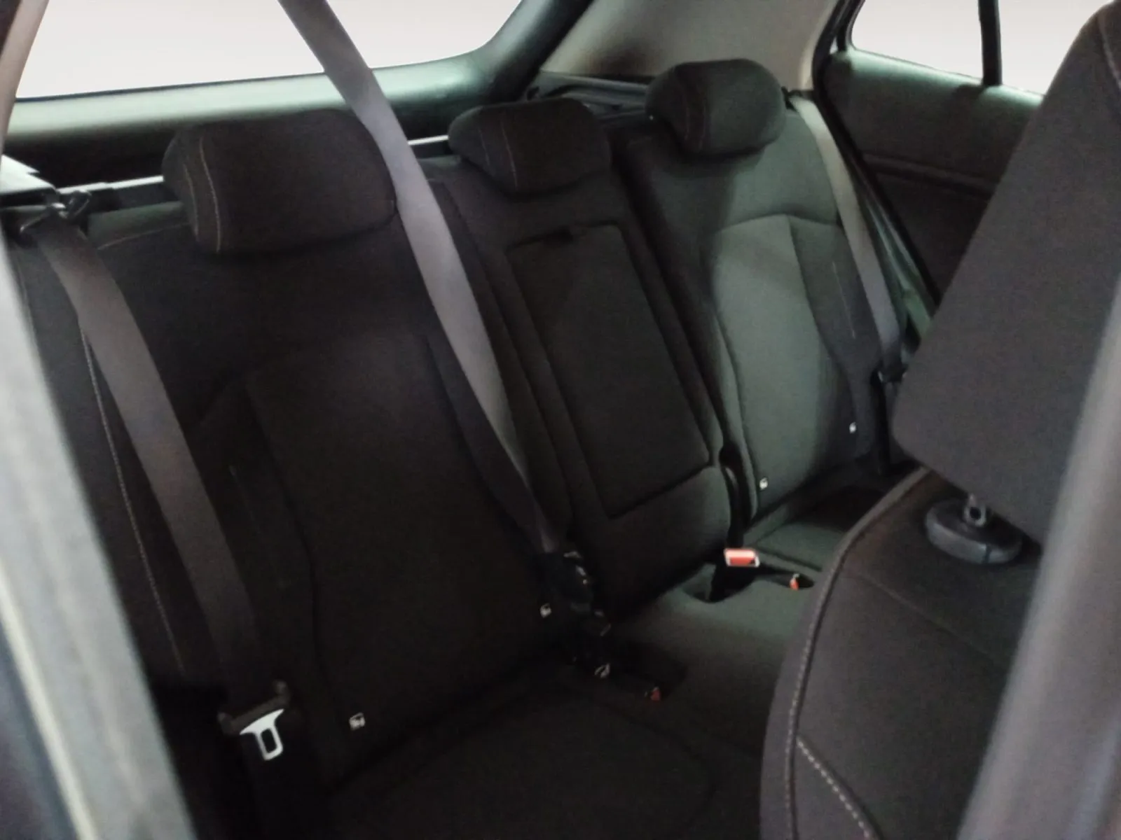 Renting Kia Sportage 1.6 T-GDI Concept 10