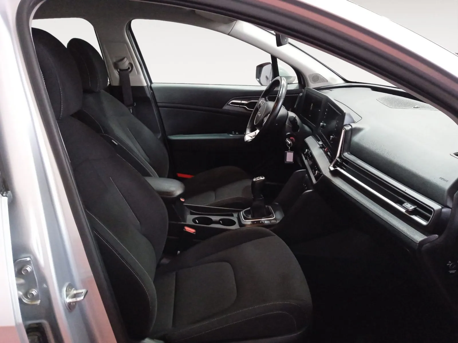 Renting Kia Sportage 1.6 T-GDI Concept 10