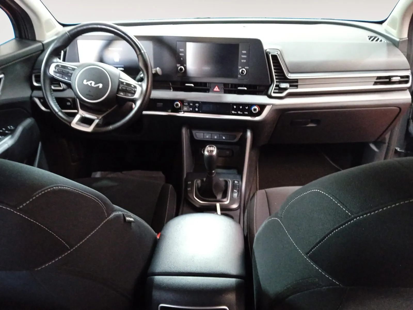 Renting Kia Sportage 1.6 T-GDI Concept 11