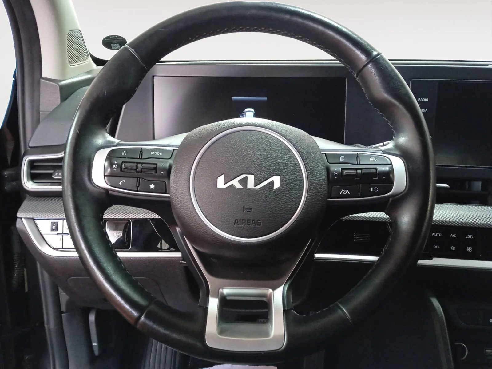 Renting Kia Sportage 1.6 T-GDI Concept 11