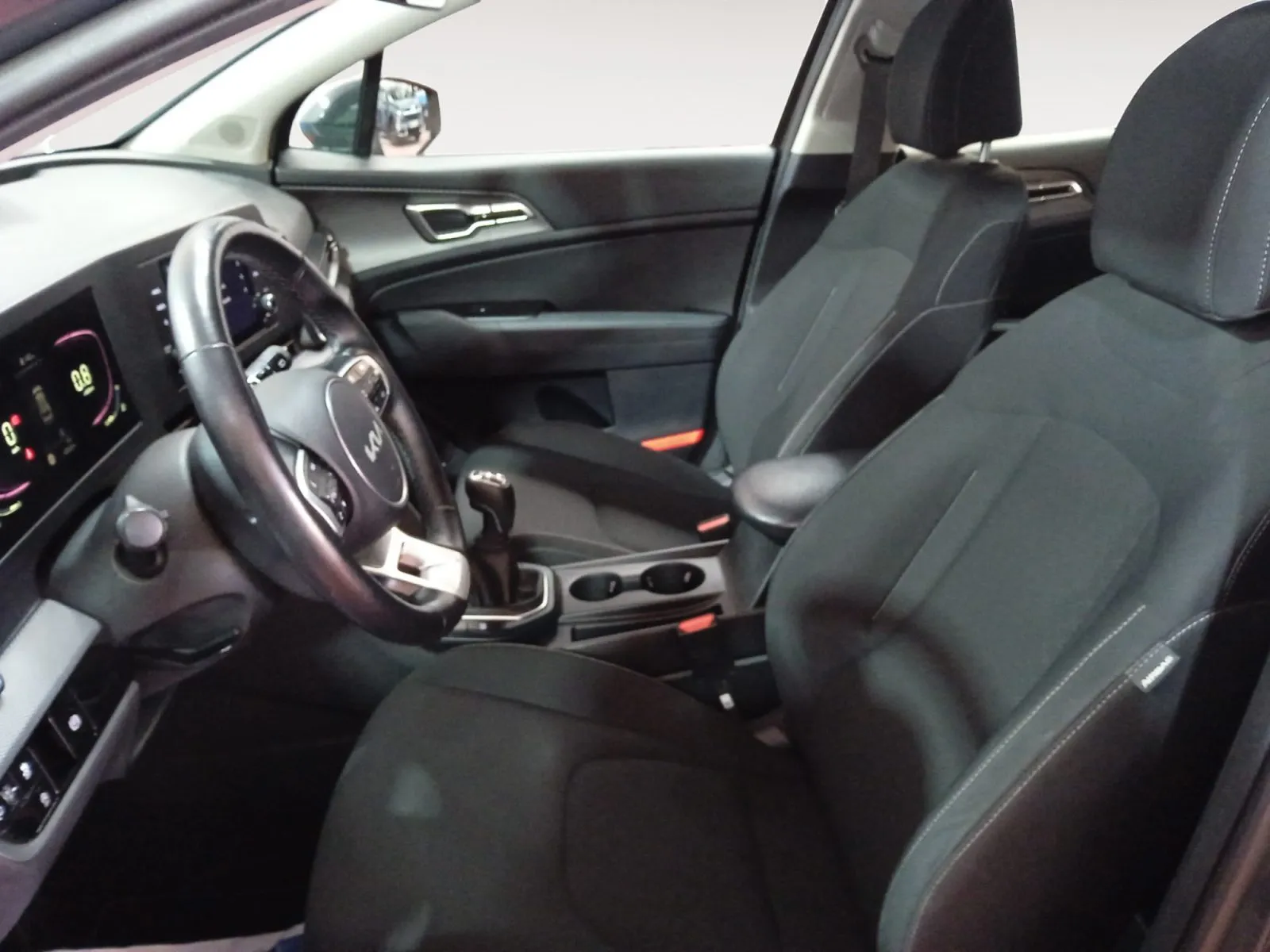 Renting Kia Sportage 1.6 T-GDI Concept 11