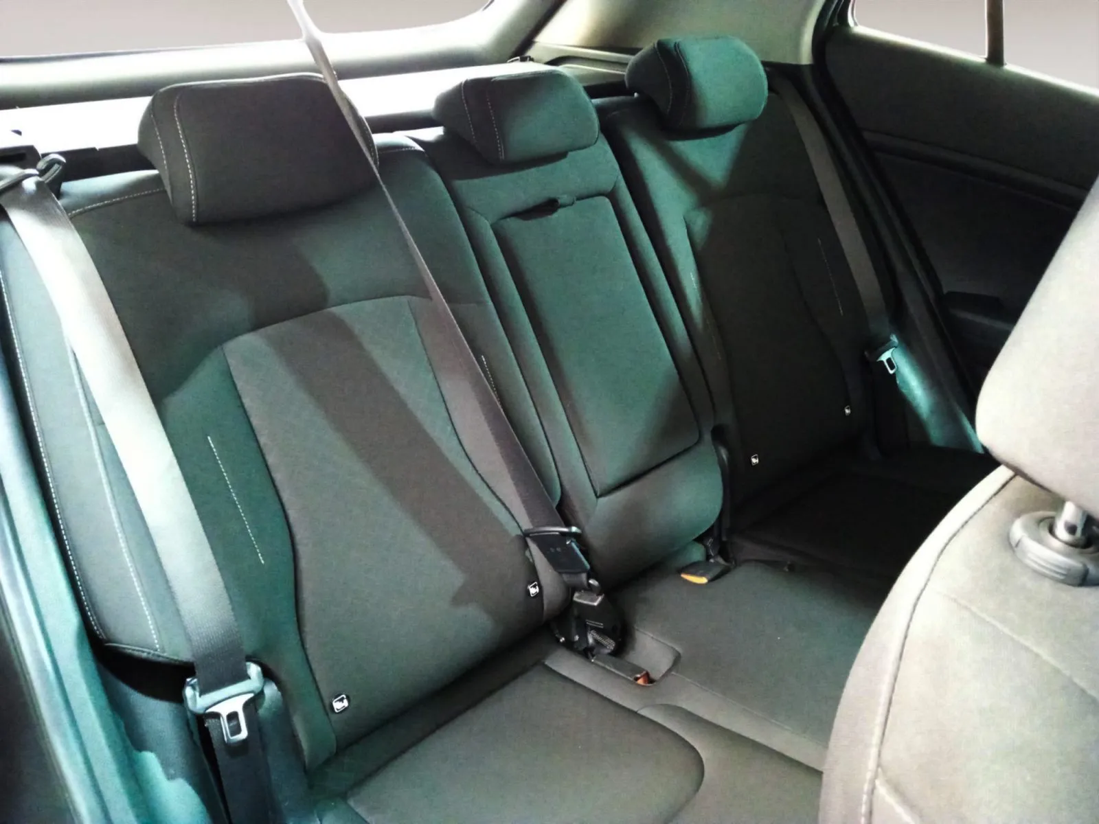 Renting Kia Sportage 1.6 T-GDI Concept 11
