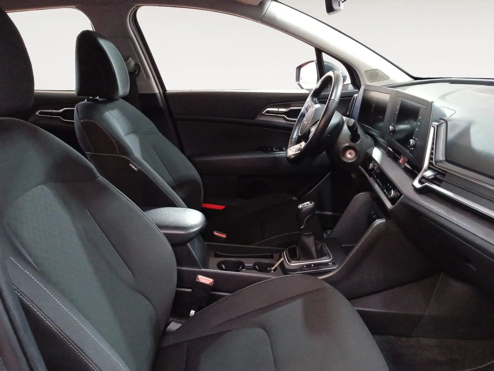 Renting Kia Sportage 1.6 T-GDI Concept 11