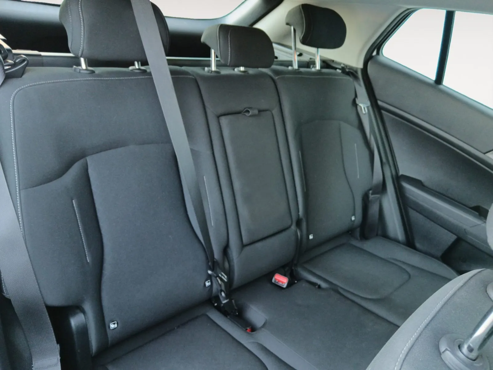 Renting Kia Sportage 1.6 T-GDI Concept 12