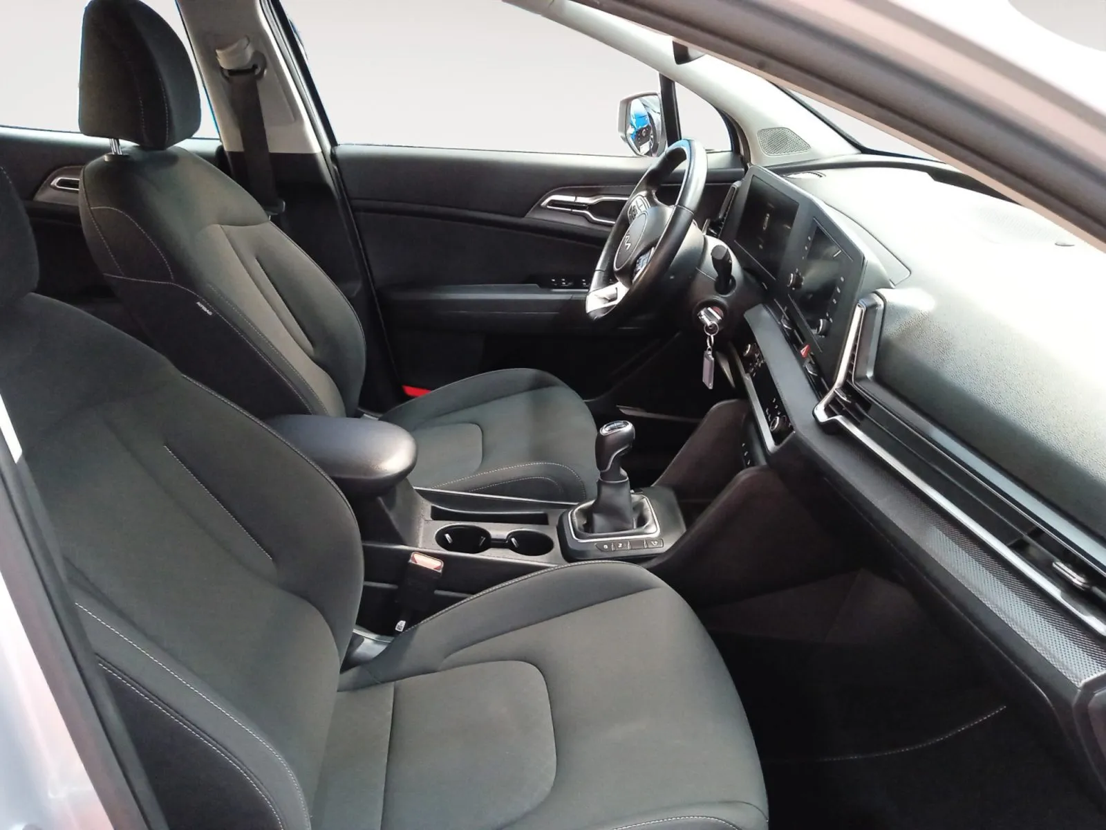 Renting Kia Sportage 1.6 T-GDI Concept 13