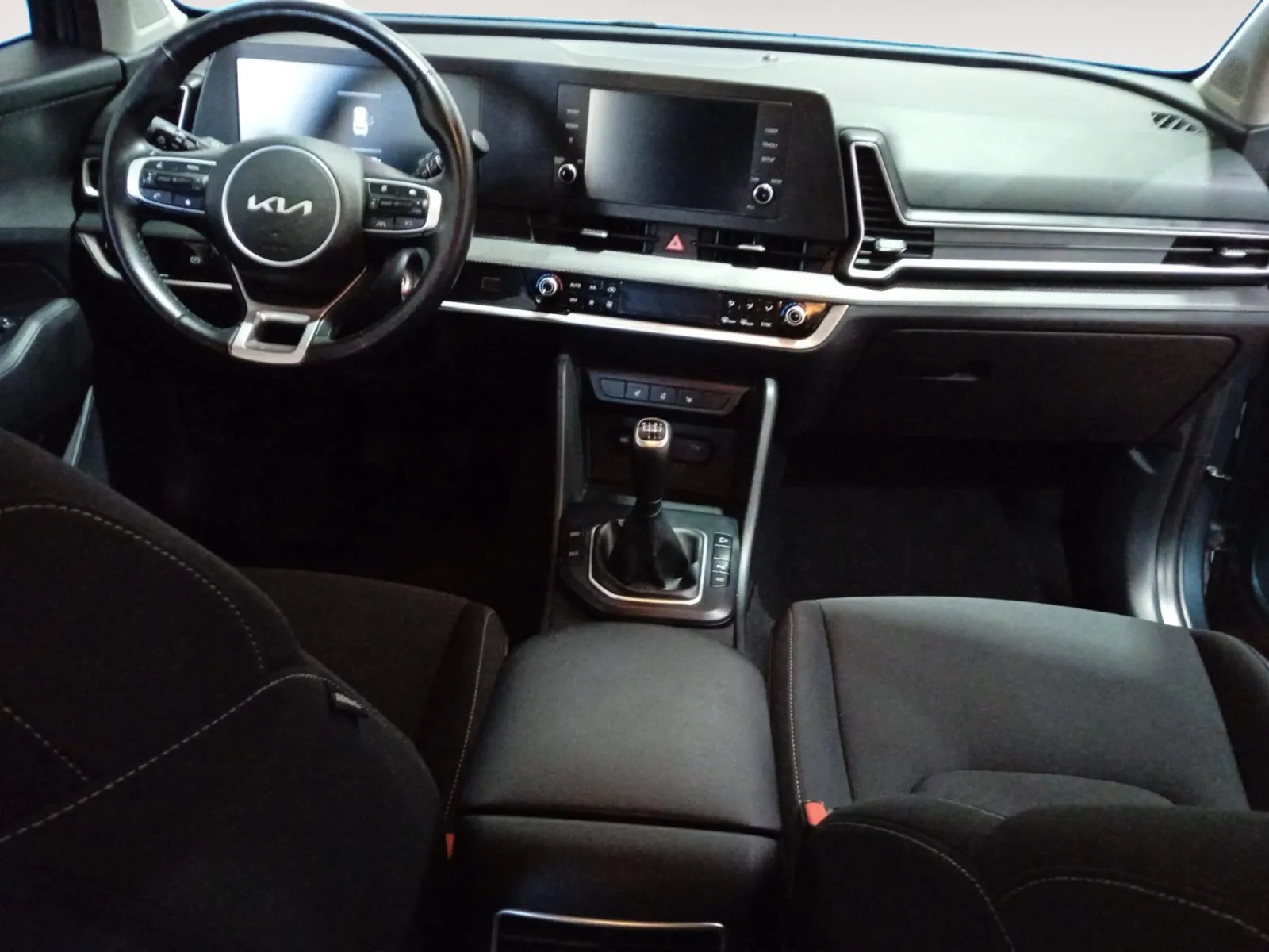 Renting Kia Sportage 1.6 T-GDI Concept 14