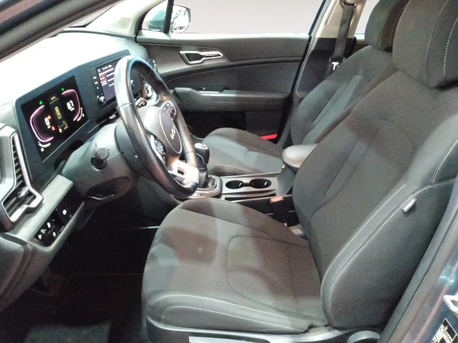 Renting Kia Sportage 1.6 T-GDI Concept 14