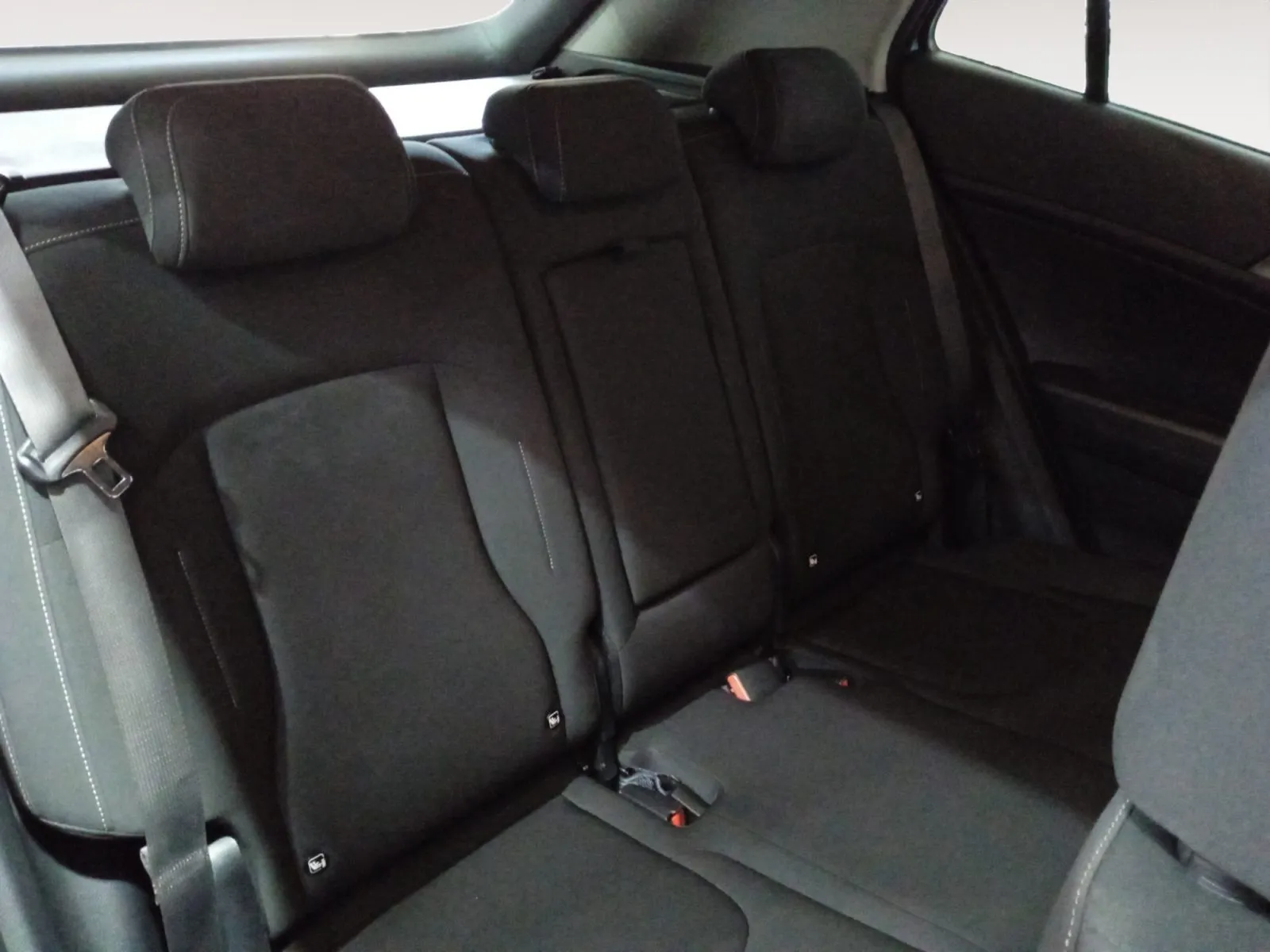 Renting Kia Sportage 1.6 T-GDI Concept 14