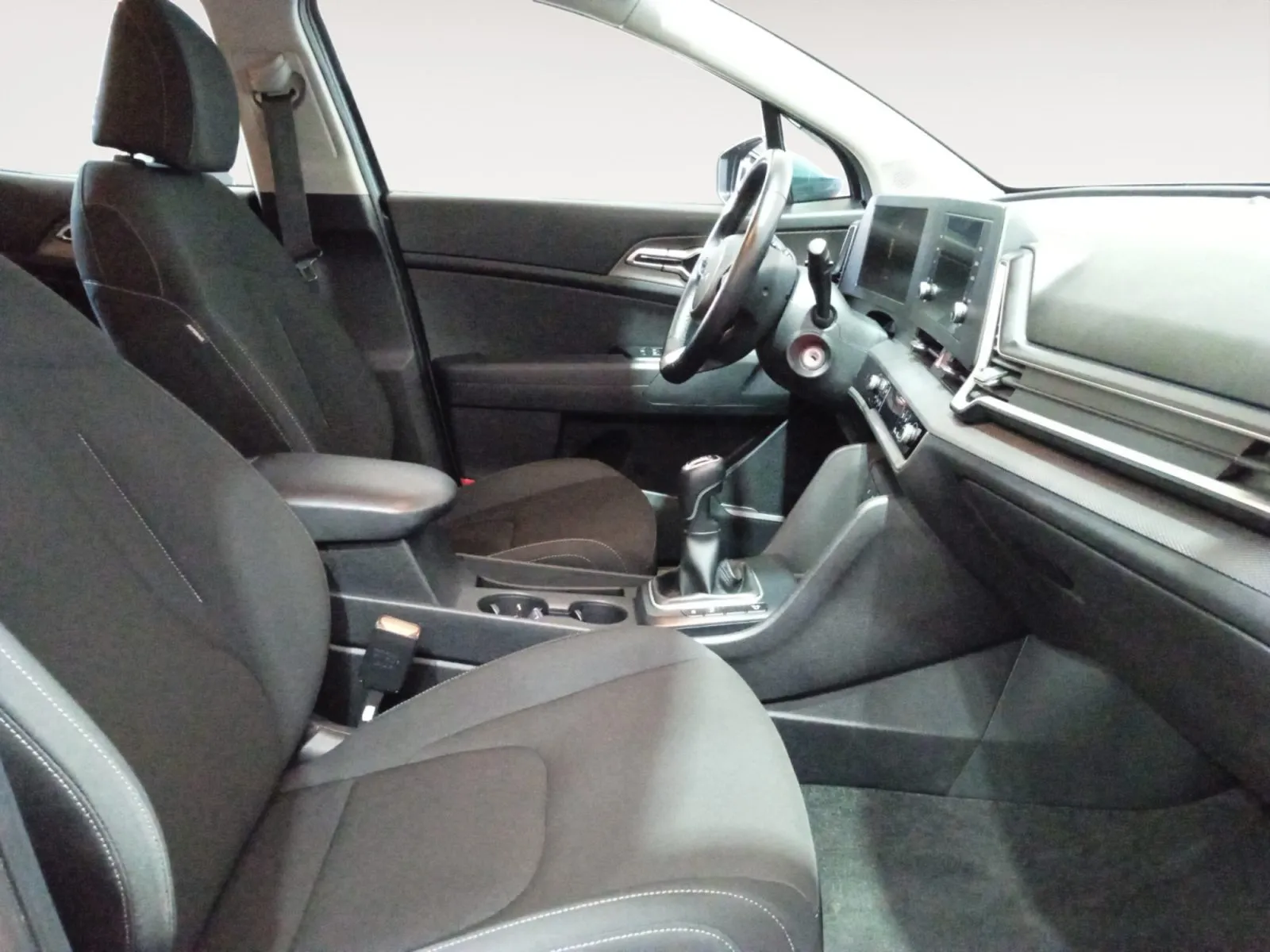 Renting Kia Sportage 1.6 T-GDI Concept 14