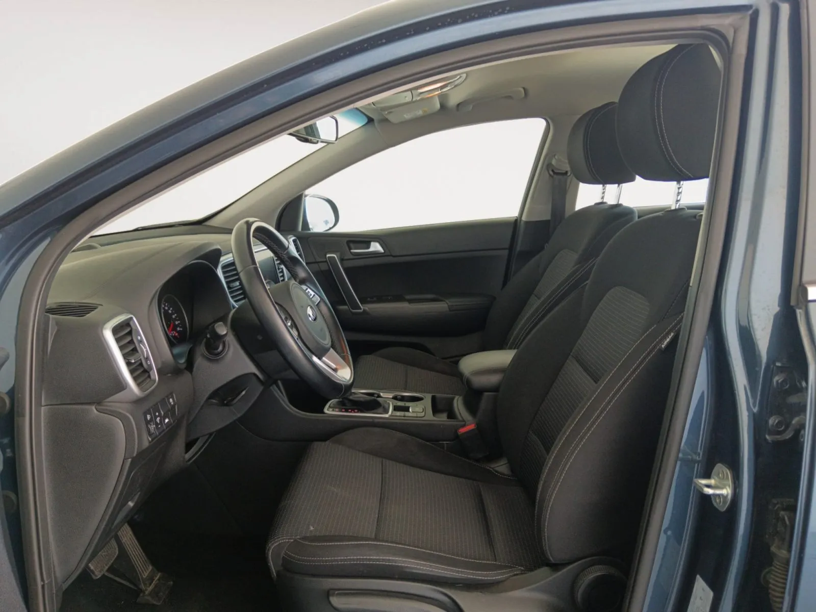 Renting Kia Sportage 1.6 CRDi MHEV Business 2WD