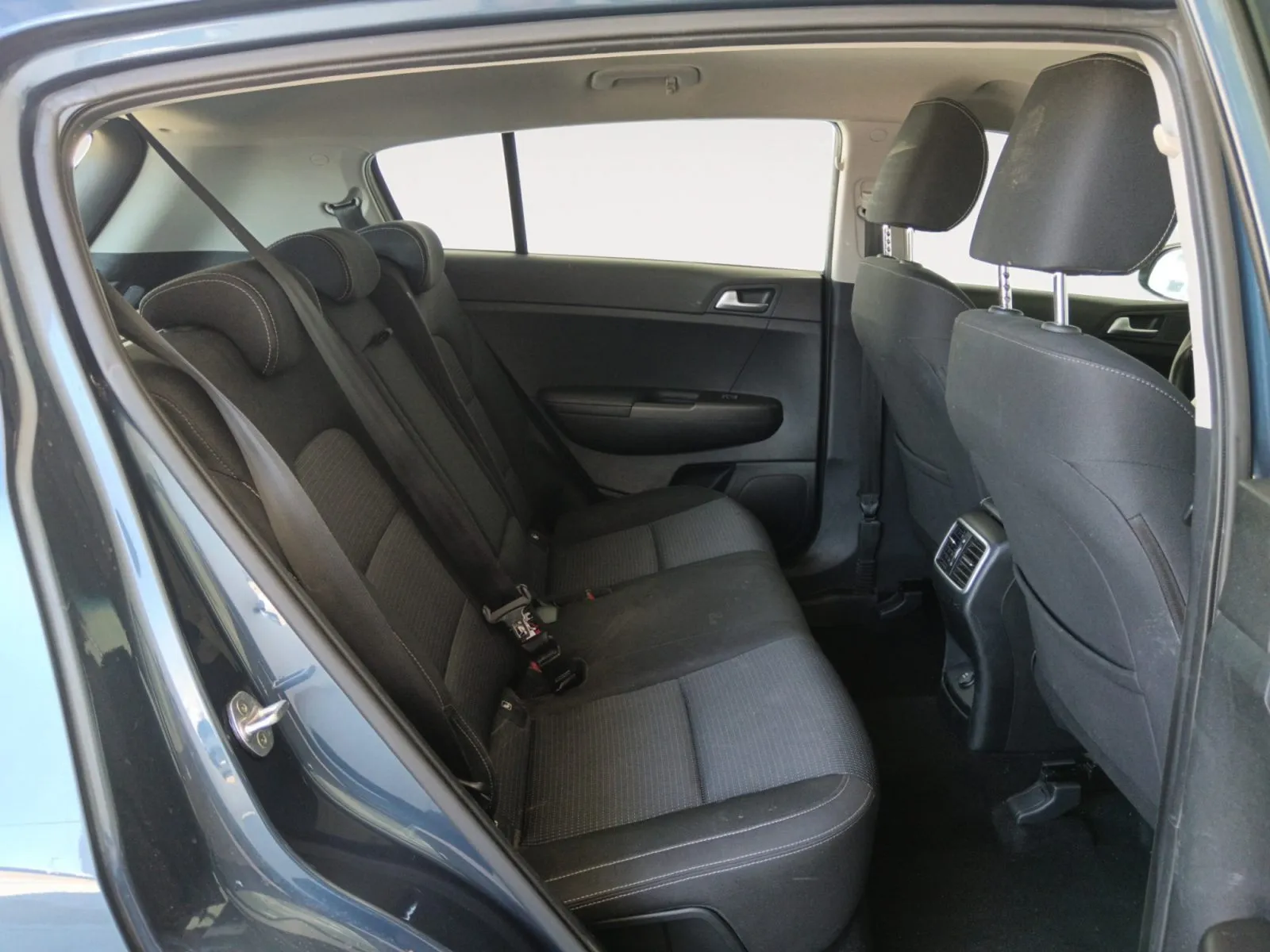Renting Kia Sportage 1.6 CRDi MHEV Business 2WD