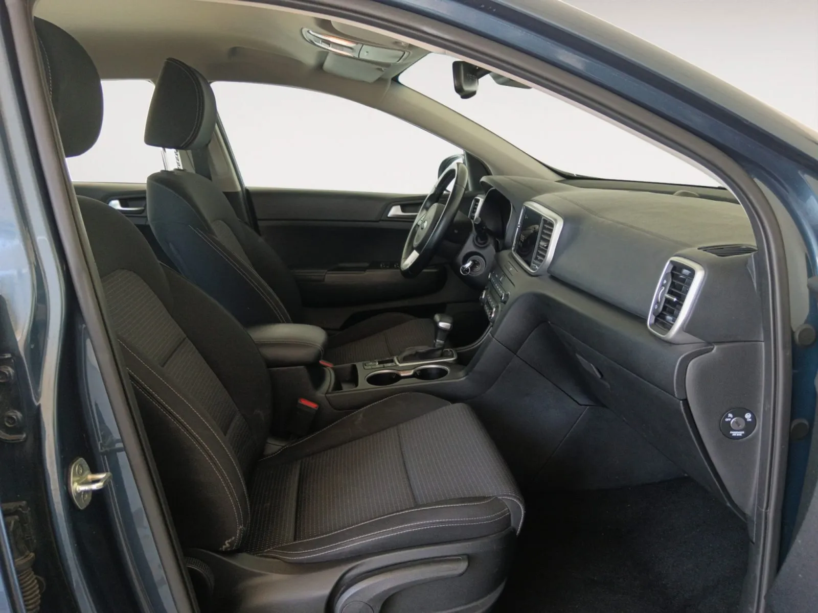 Renting Kia Sportage 1.6 CRDi MHEV Business 2WD