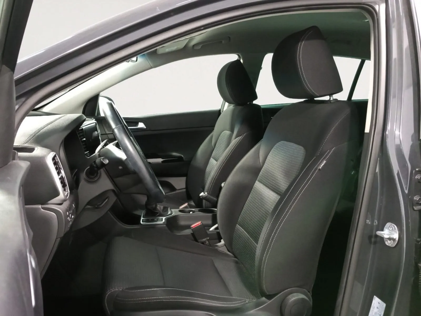 Renting Kia Sportage 1.6 CRDi MHEV Drive Plus 2WD 1