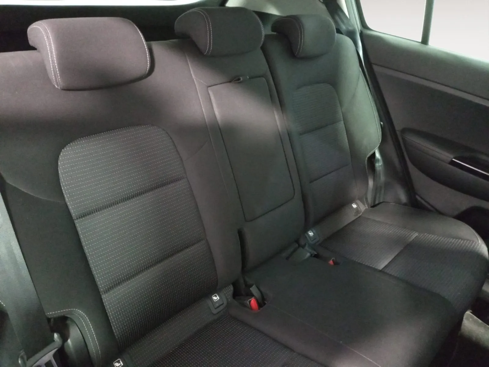 Renting Kia Sportage 1.6 CRDi MHEV Drive Plus 2WD 1