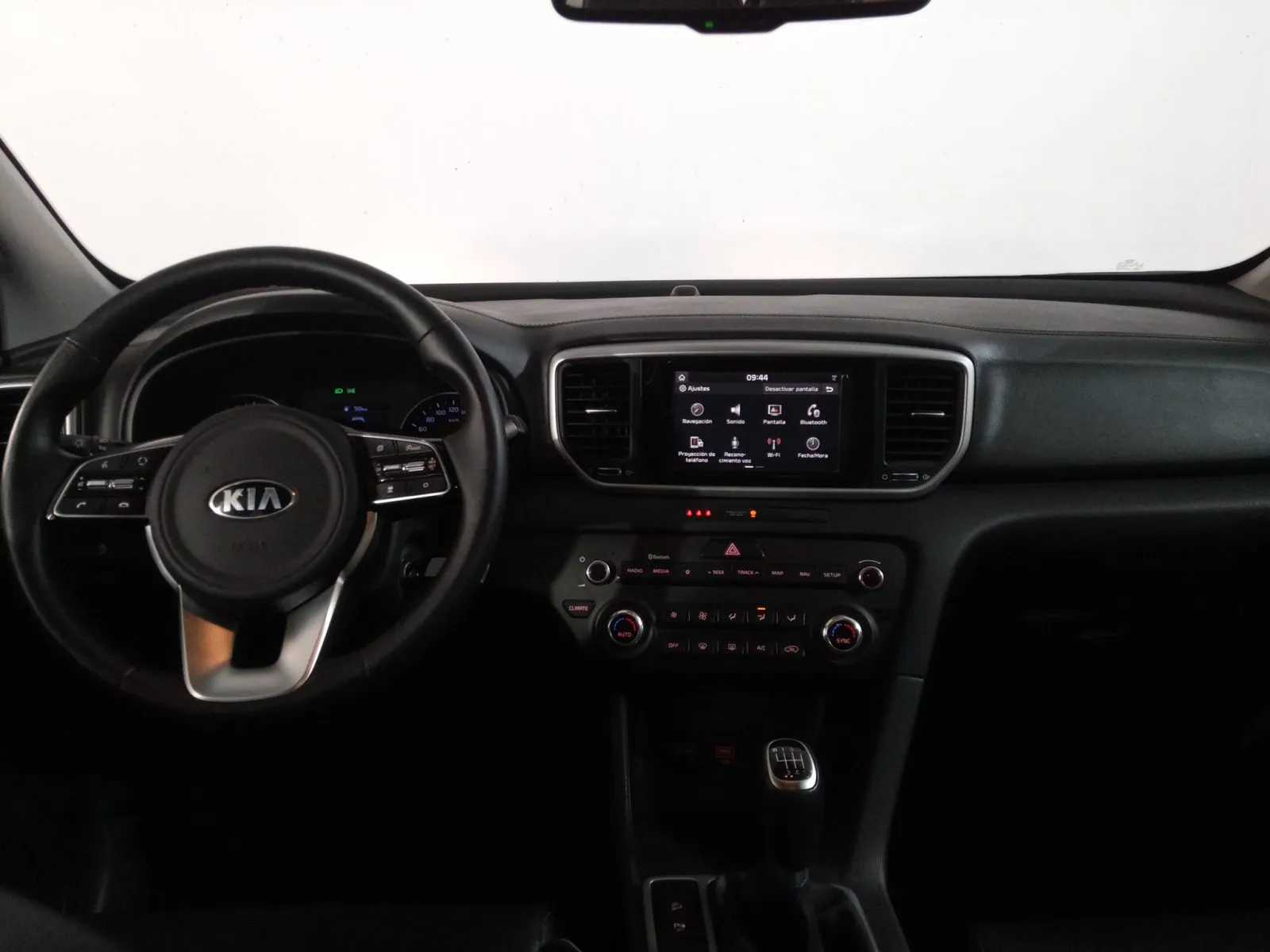 Renting Kia Sportage 1.6 CRDi Mild Hybrid Business 2WD 1